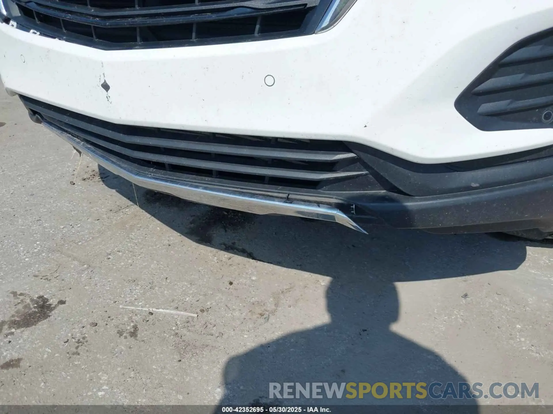 18 Photograph of a damaged car 3GNAXUEGXRL219830 CHEVROLET EQUINOX 2024