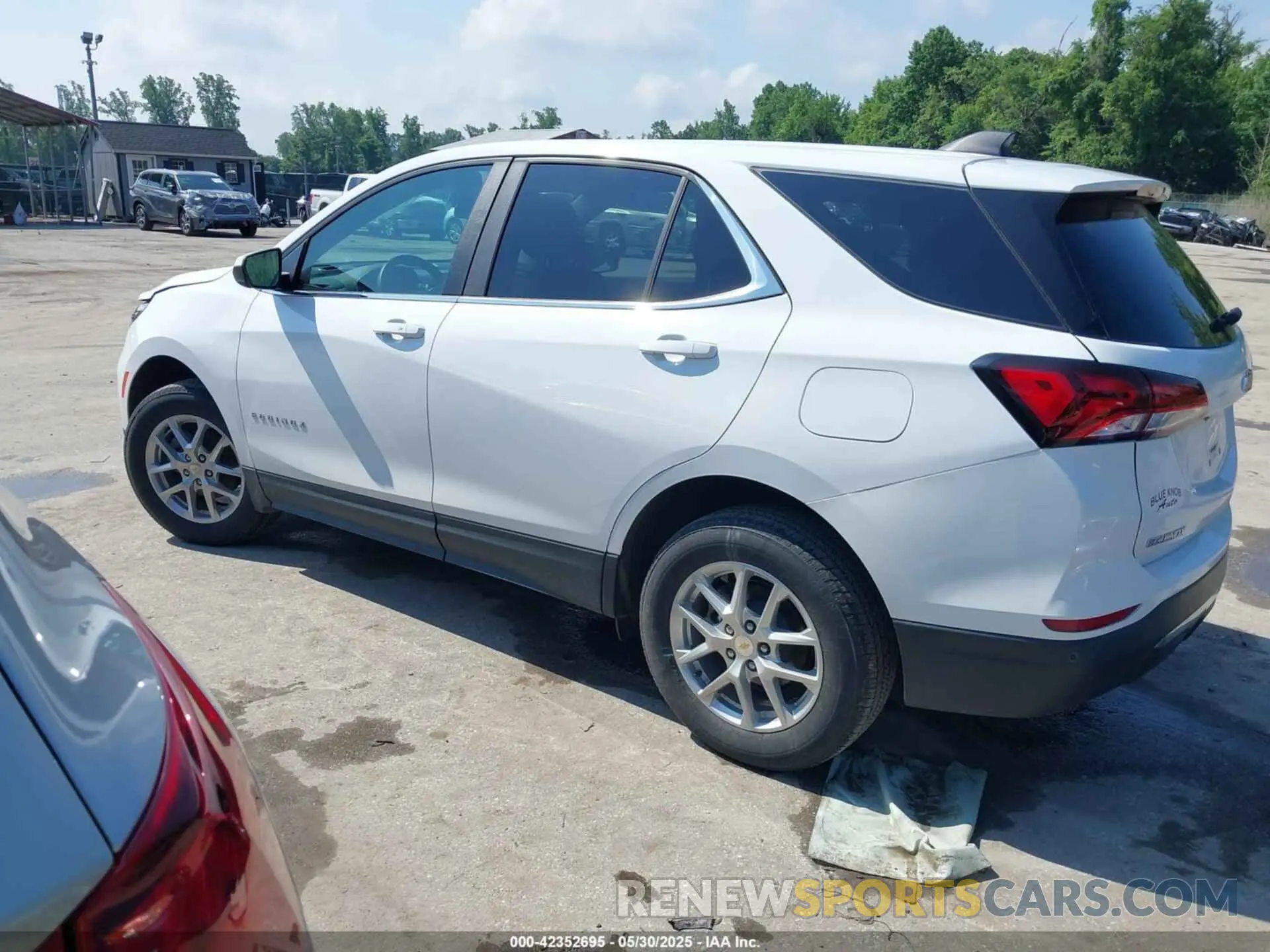 3 Photograph of a damaged car 3GNAXUEGXRL219830 CHEVROLET EQUINOX 2024