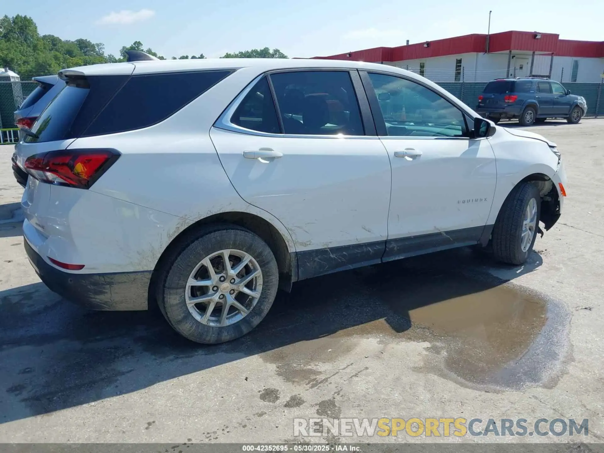 4 Photograph of a damaged car 3GNAXUEGXRL219830 CHEVROLET EQUINOX 2024