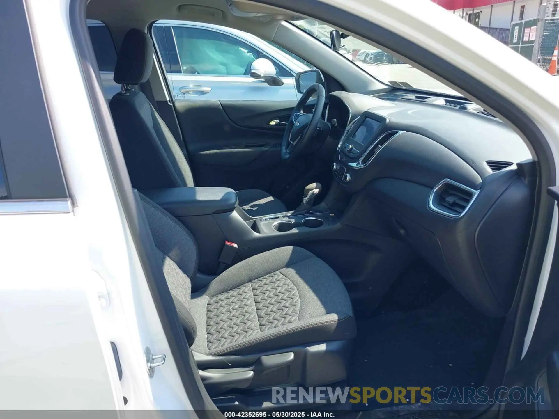 5 Photograph of a damaged car 3GNAXUEGXRL219830 CHEVROLET EQUINOX 2024