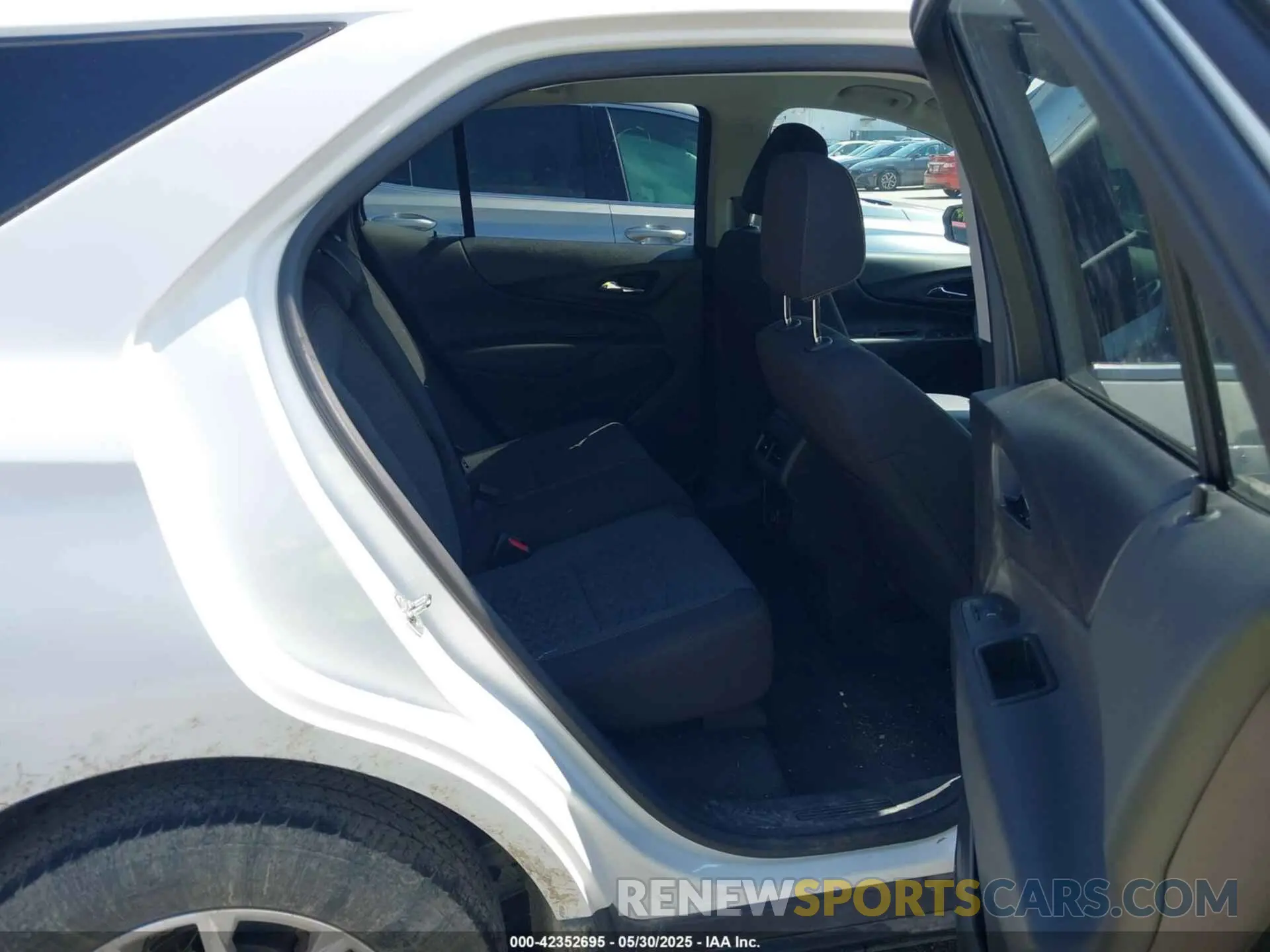 8 Photograph of a damaged car 3GNAXUEGXRL219830 CHEVROLET EQUINOX 2024