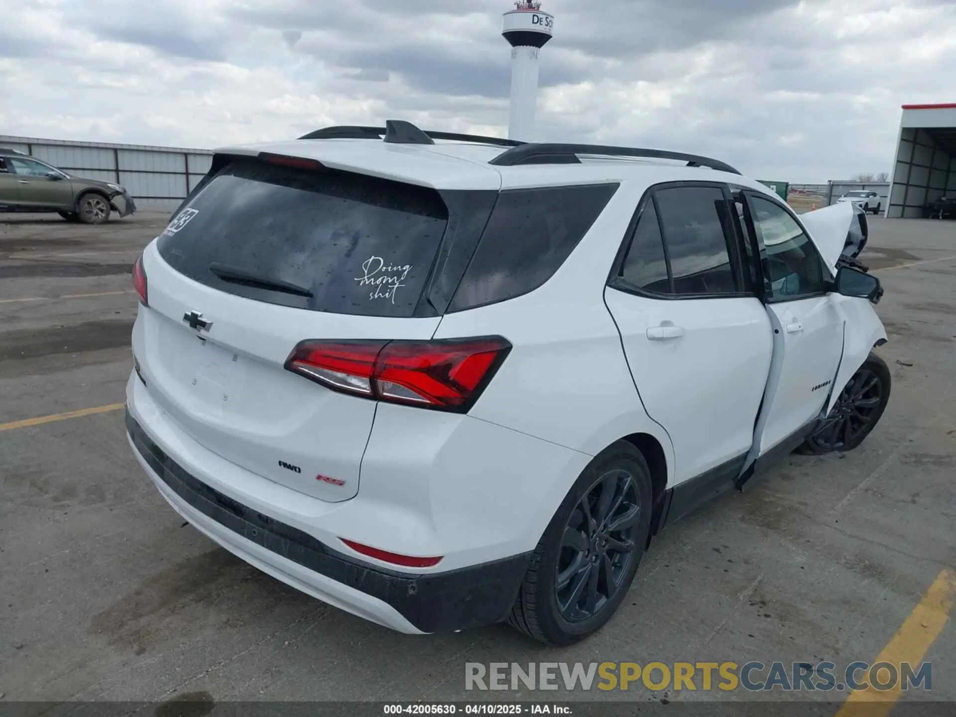 4 Photograph of a damaged car 3GNAXWEG6RS213895 CHEVROLET EQUINOX 2024