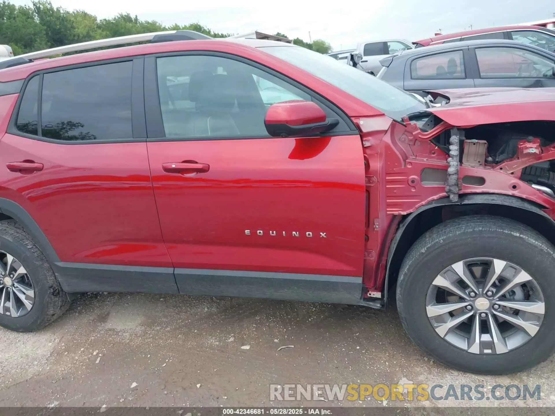 13 Photograph of a damaged car 3GNAXHEG0SL201530 CHEVROLET EQUINOX 2025