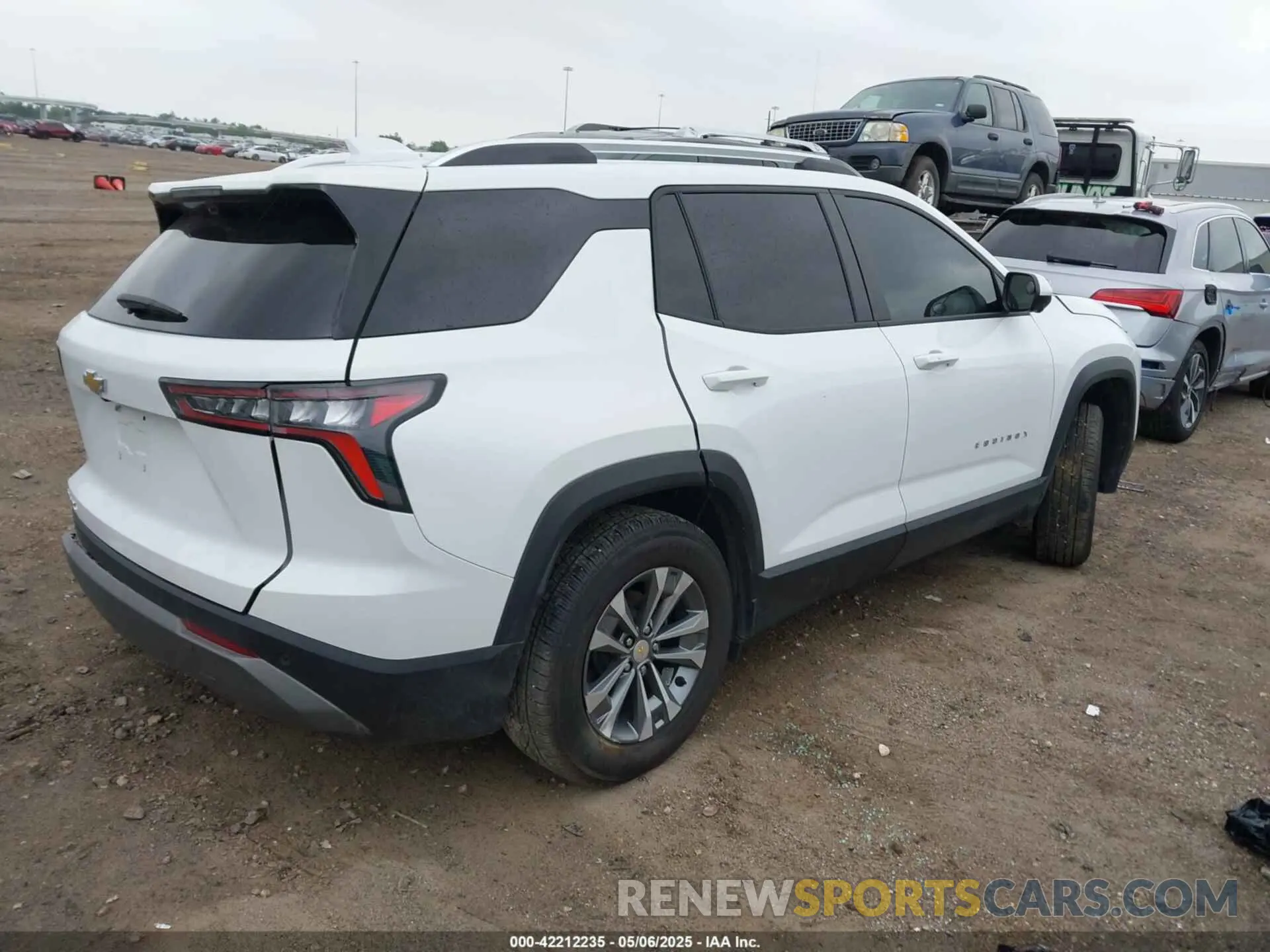 4 Photograph of a damaged car 3GNAXHEG0SL304222 CHEVROLET EQUINOX 2025