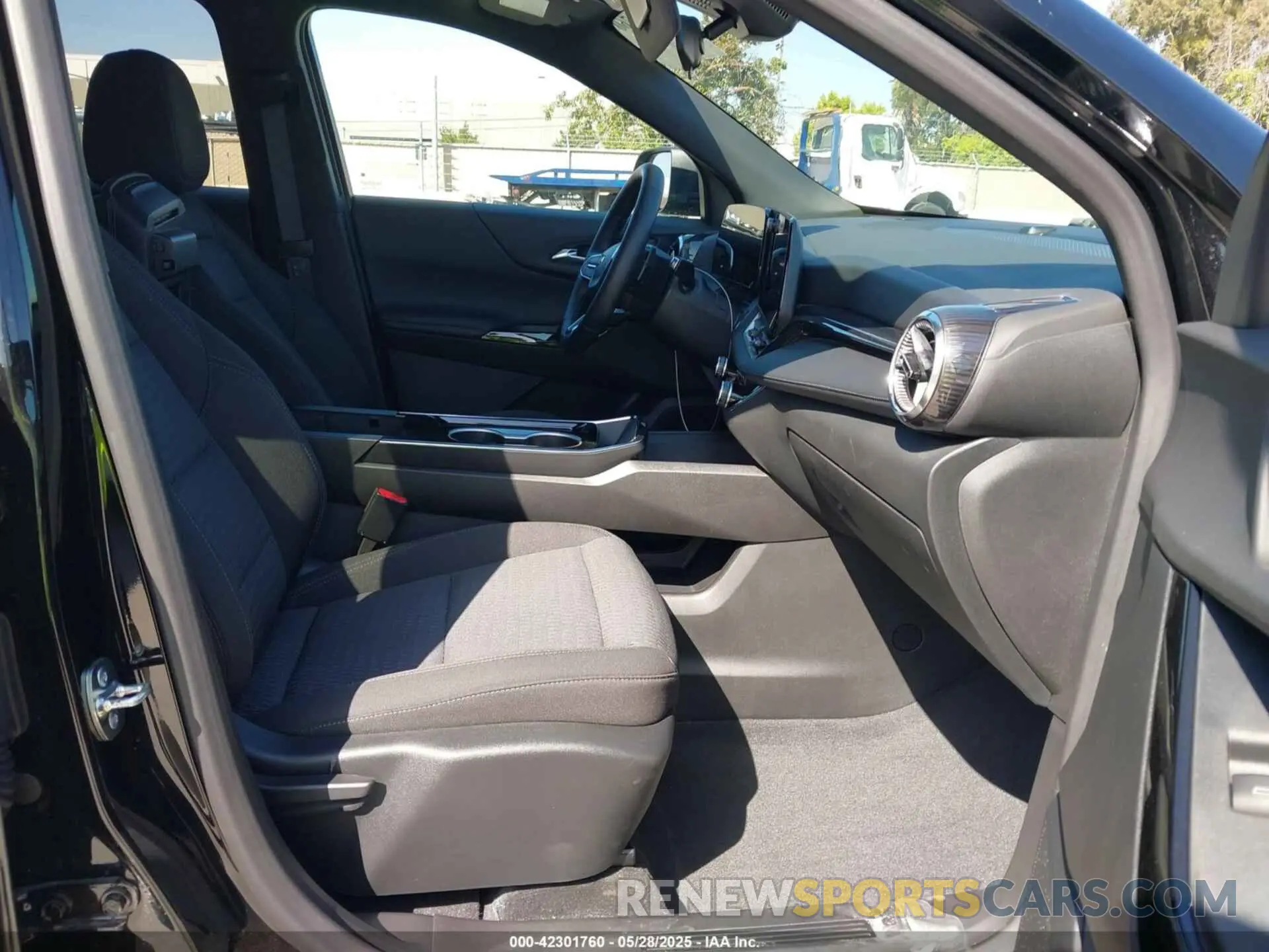 5 Photograph of a damaged car 3GNAXHEG0SL317259 CHEVROLET EQUINOX 2025