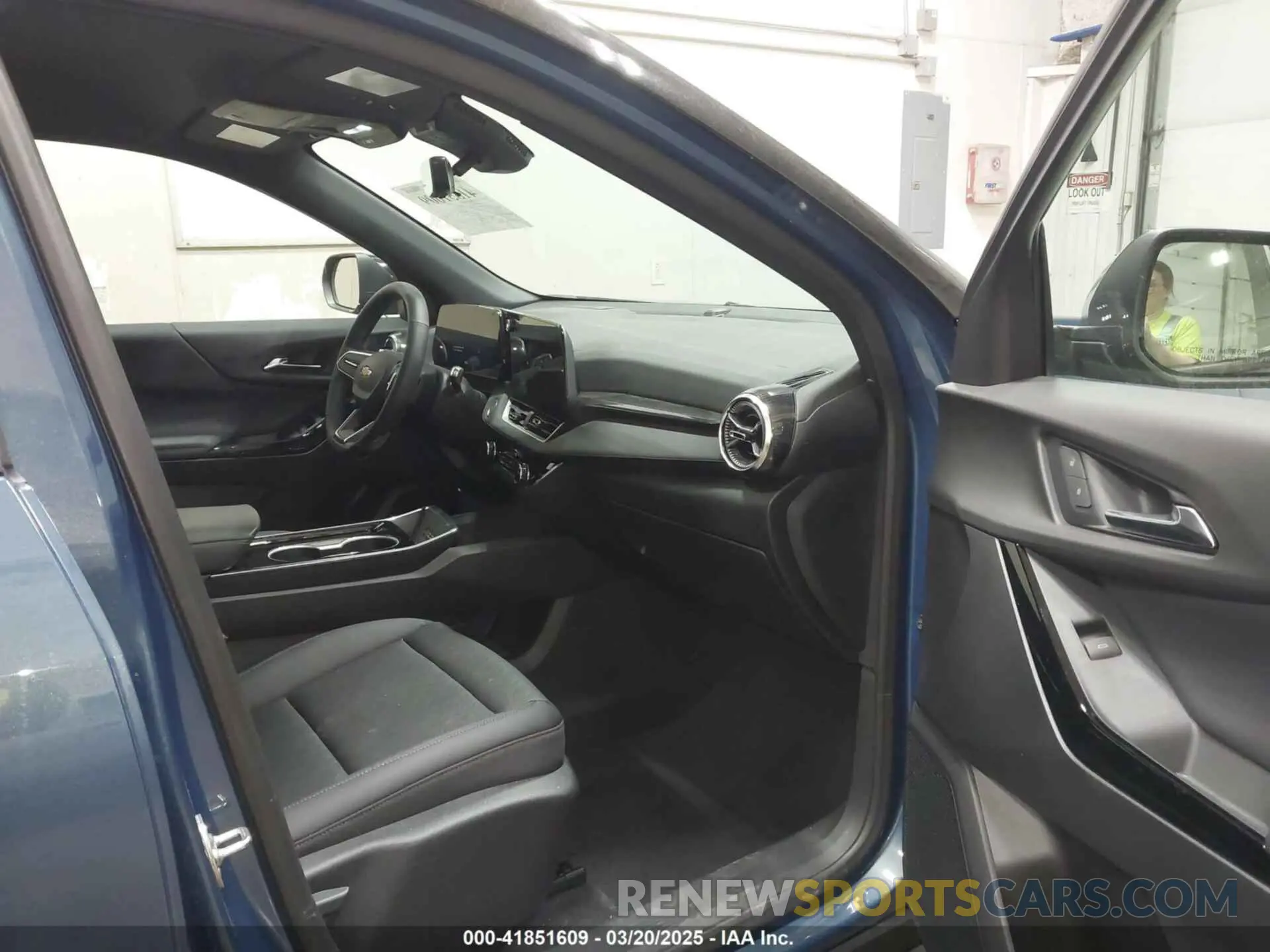 5 Photograph of a damaged car 3GNAXHEG1SL104577 CHEVROLET EQUINOX 2025