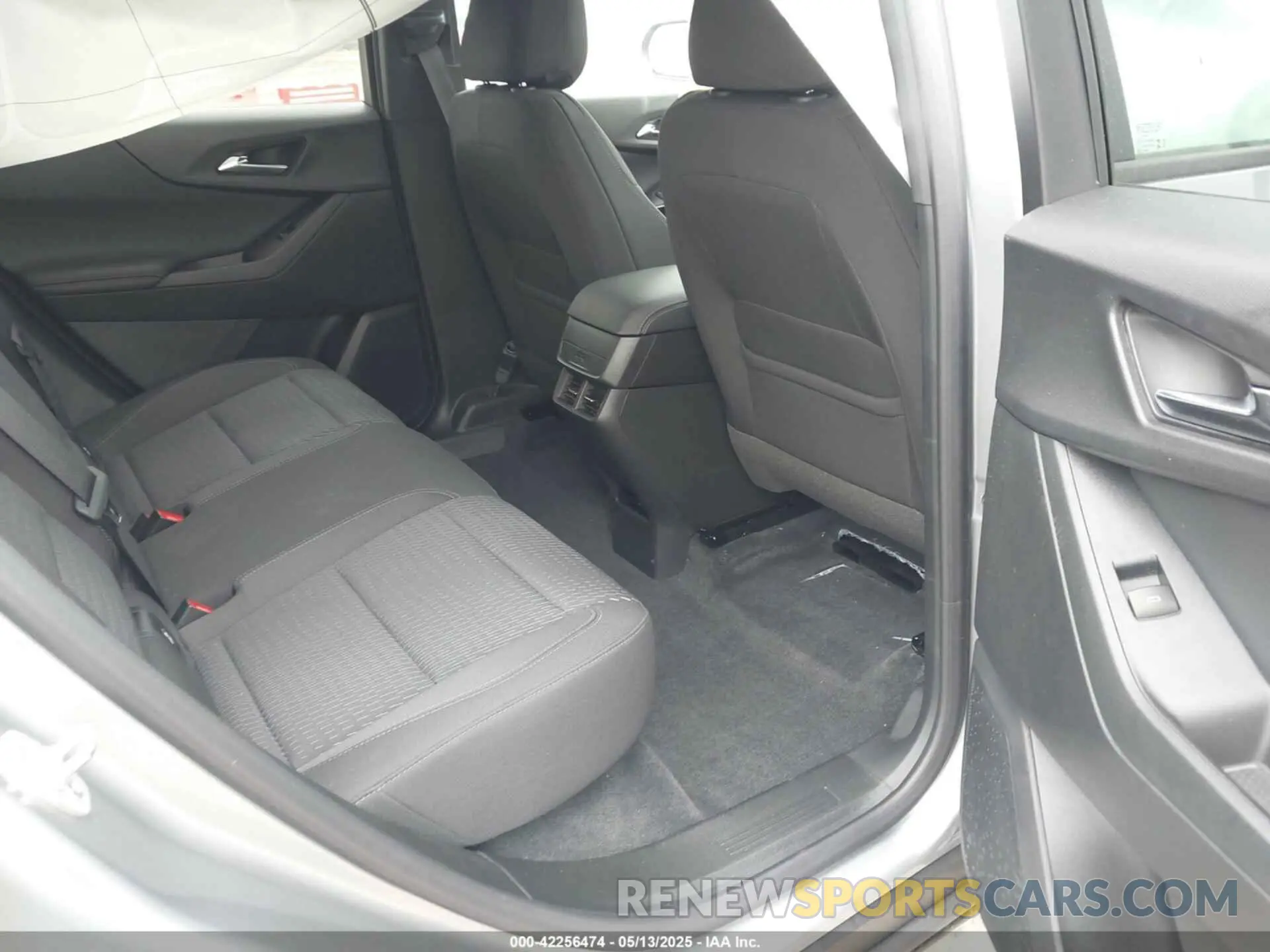 8 Photograph of a damaged car 3GNAXHEG1SL285342 CHEVROLET EQUINOX 2025