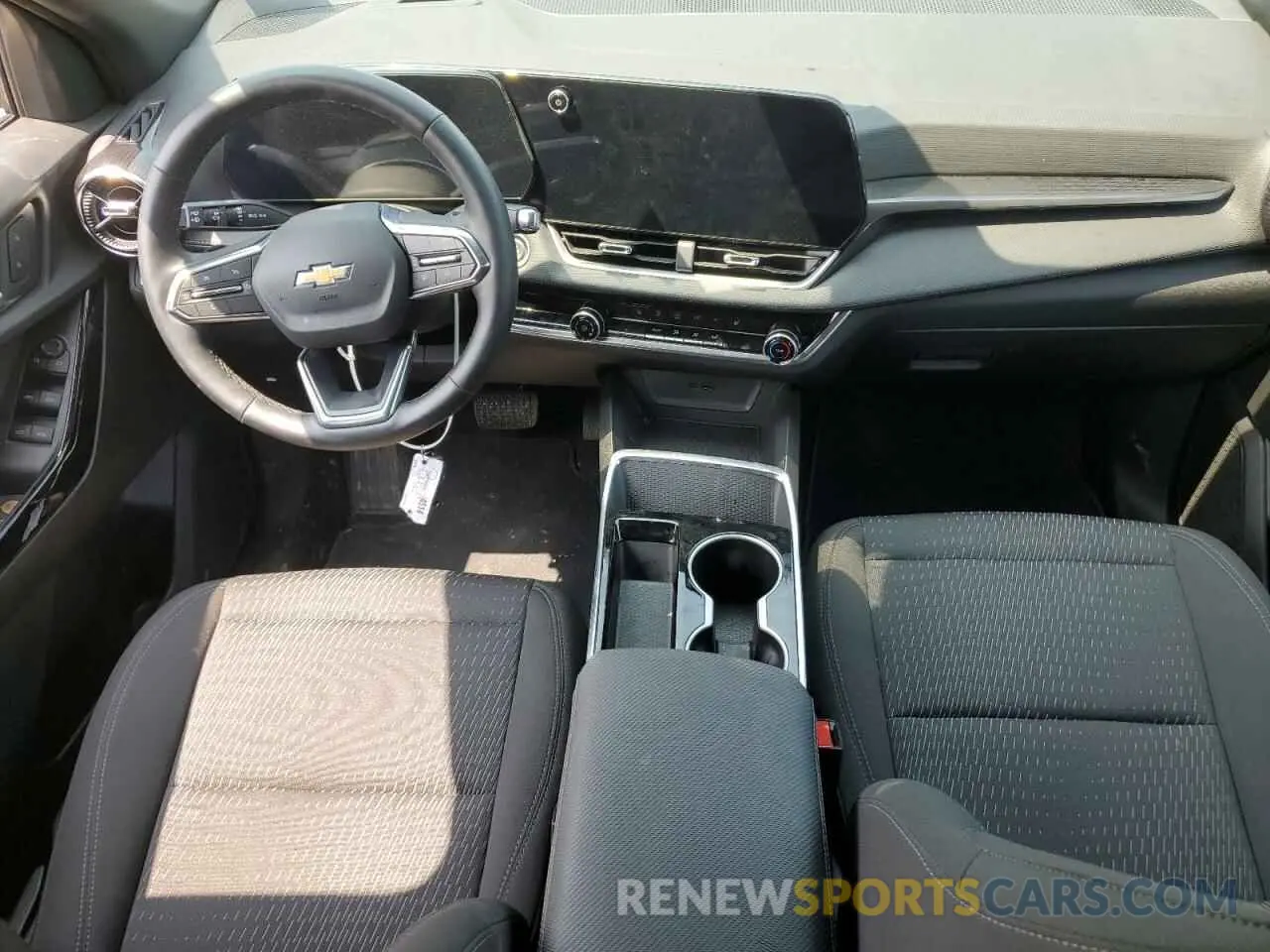8 Photograph of a damaged car 3GNAXHEG3SL239706 CHEVROLET EQUINOX 2025
