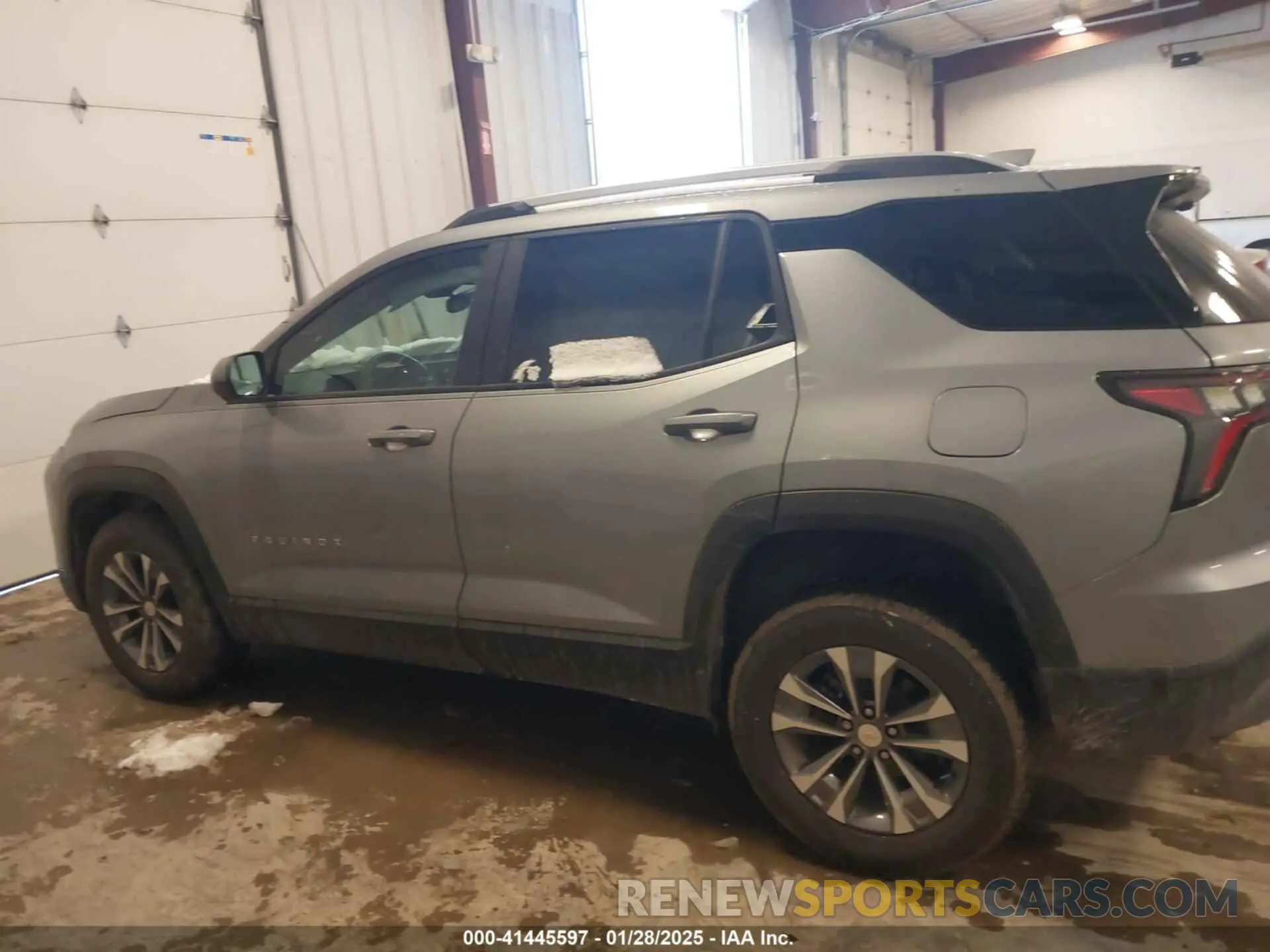 14 Photograph of a damaged car 3GNAXHEG5SL123035 CHEVROLET EQUINOX 2025