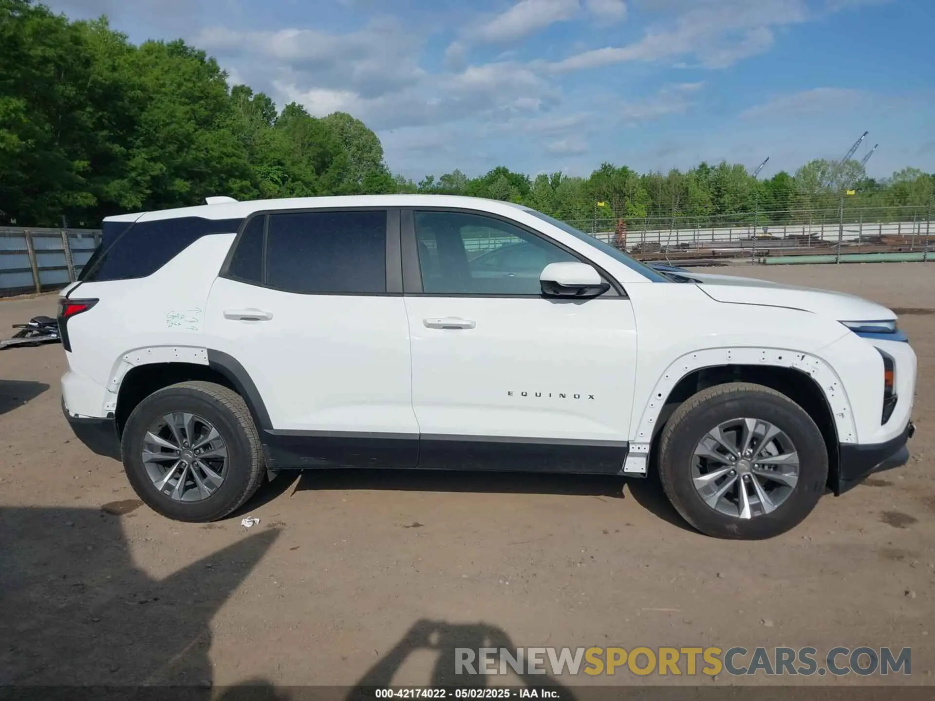 14 Photograph of a damaged car 3GNAXHEG7SL138247 CHEVROLET EQUINOX 2025