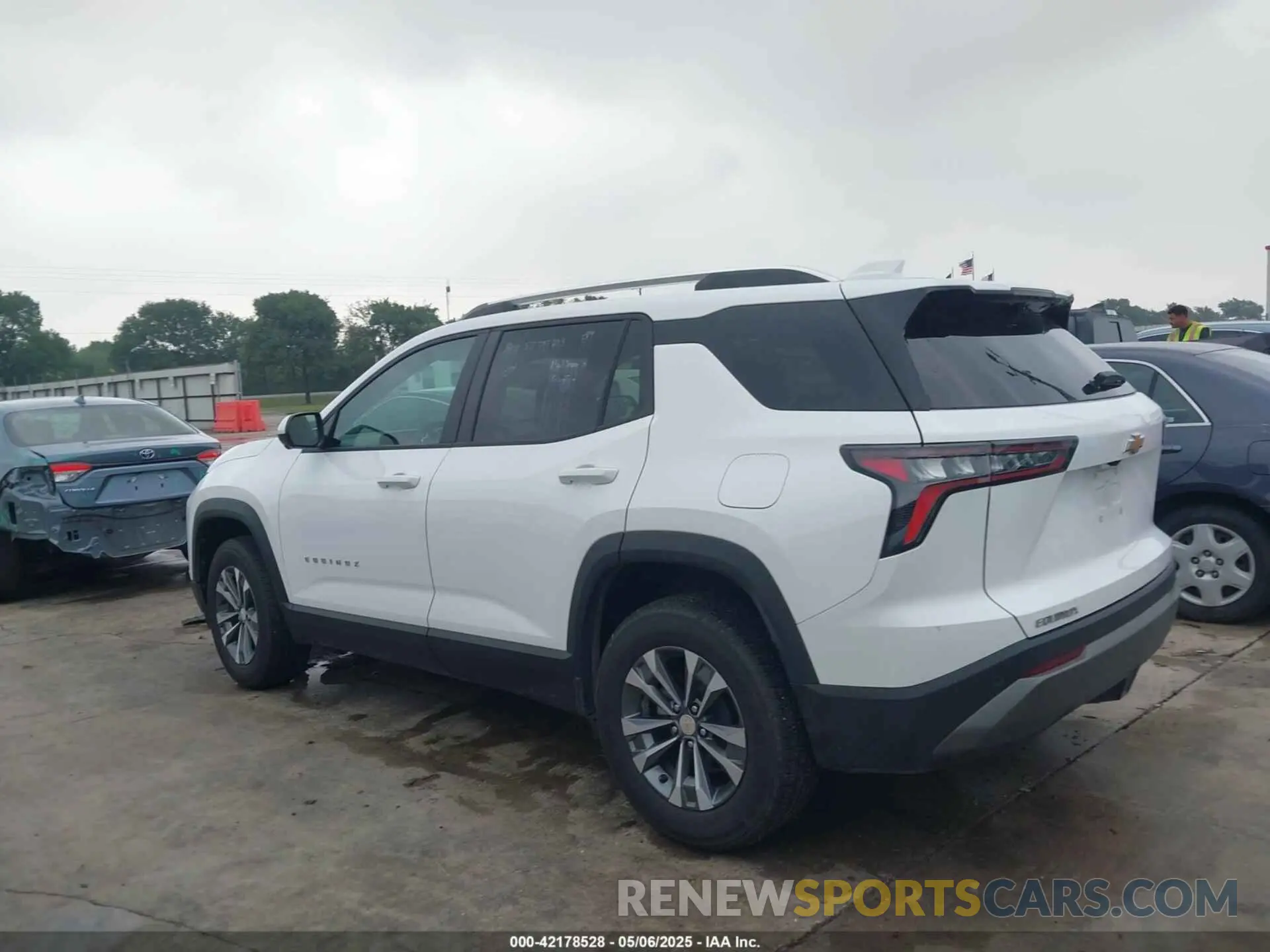 14 Photograph of a damaged car 3GNAXHEG9SL183867 CHEVROLET EQUINOX 2025