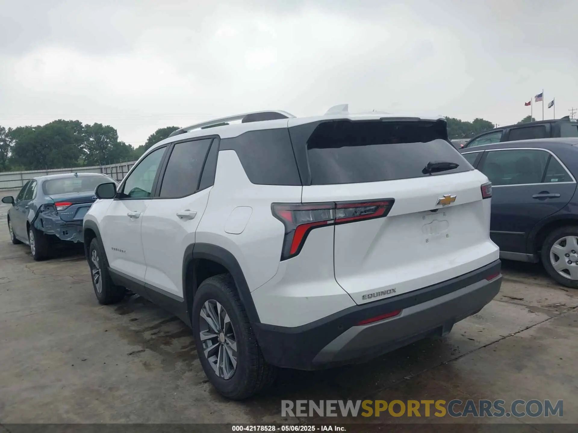 3 Photograph of a damaged car 3GNAXHEG9SL183867 CHEVROLET EQUINOX 2025