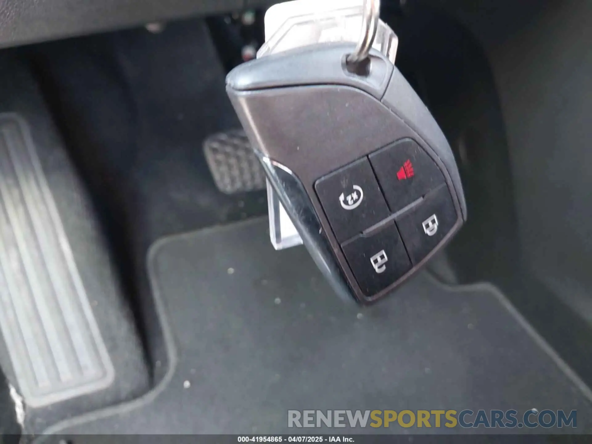 11 Photograph of a damaged car 3GNAXHEGXSL252744 CHEVROLET EQUINOX 2025
