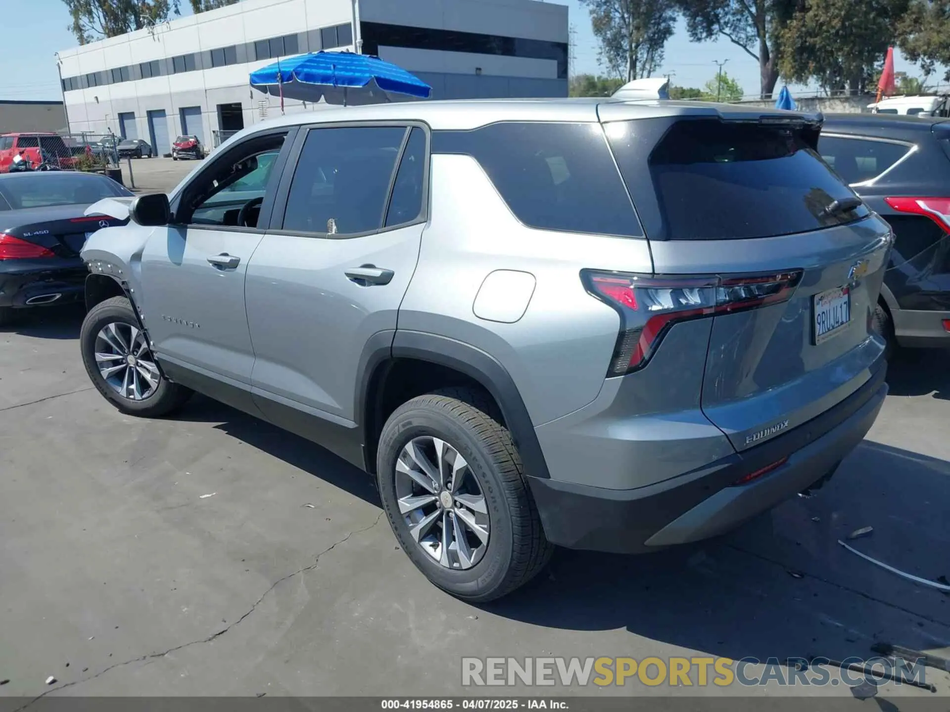 3 Photograph of a damaged car 3GNAXHEGXSL252744 CHEVROLET EQUINOX 2025