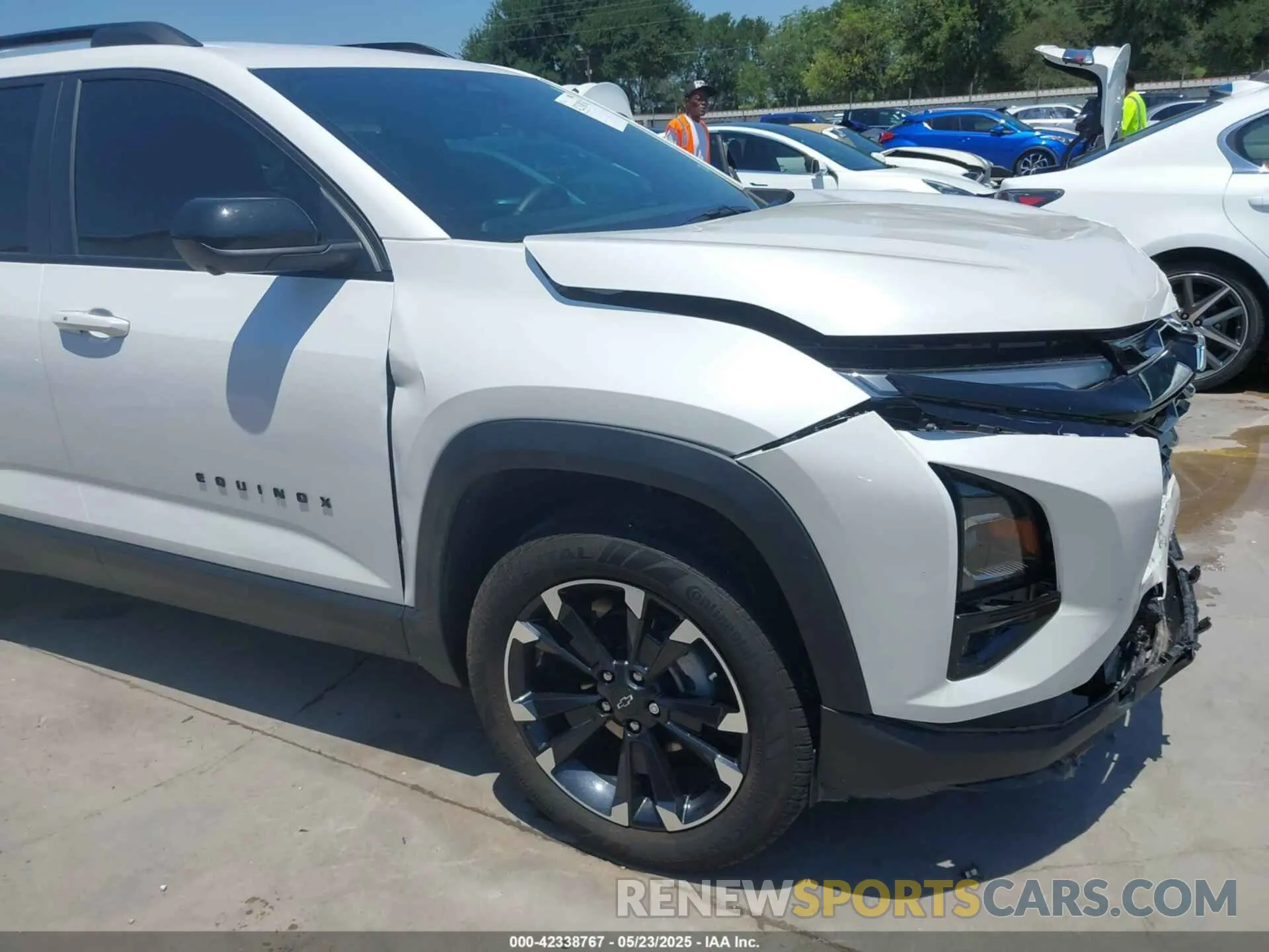 17 Photograph of a damaged car 3GNAXLEG4SL142744 CHEVROLET EQUINOX 2025