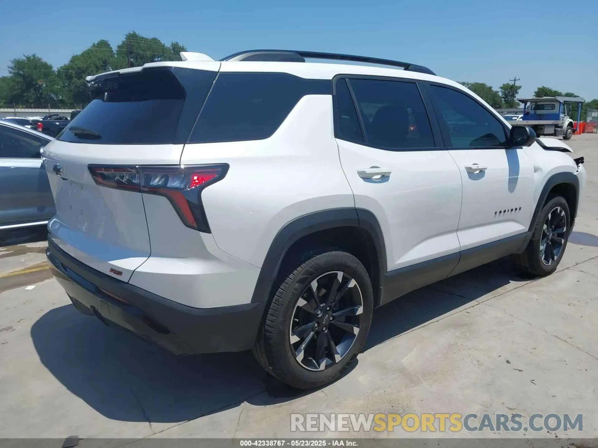 4 Photograph of a damaged car 3GNAXLEG4SL142744 CHEVROLET EQUINOX 2025