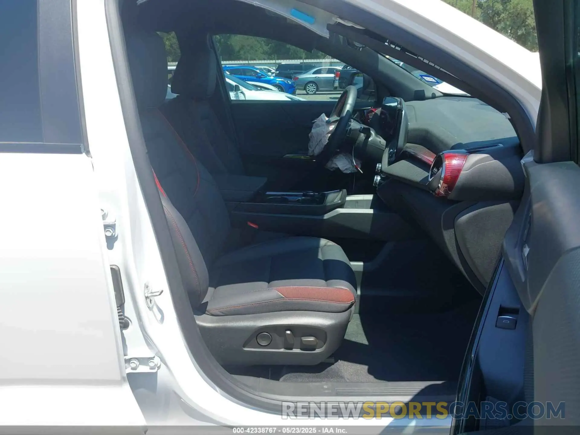 5 Photograph of a damaged car 3GNAXLEG4SL142744 CHEVROLET EQUINOX 2025