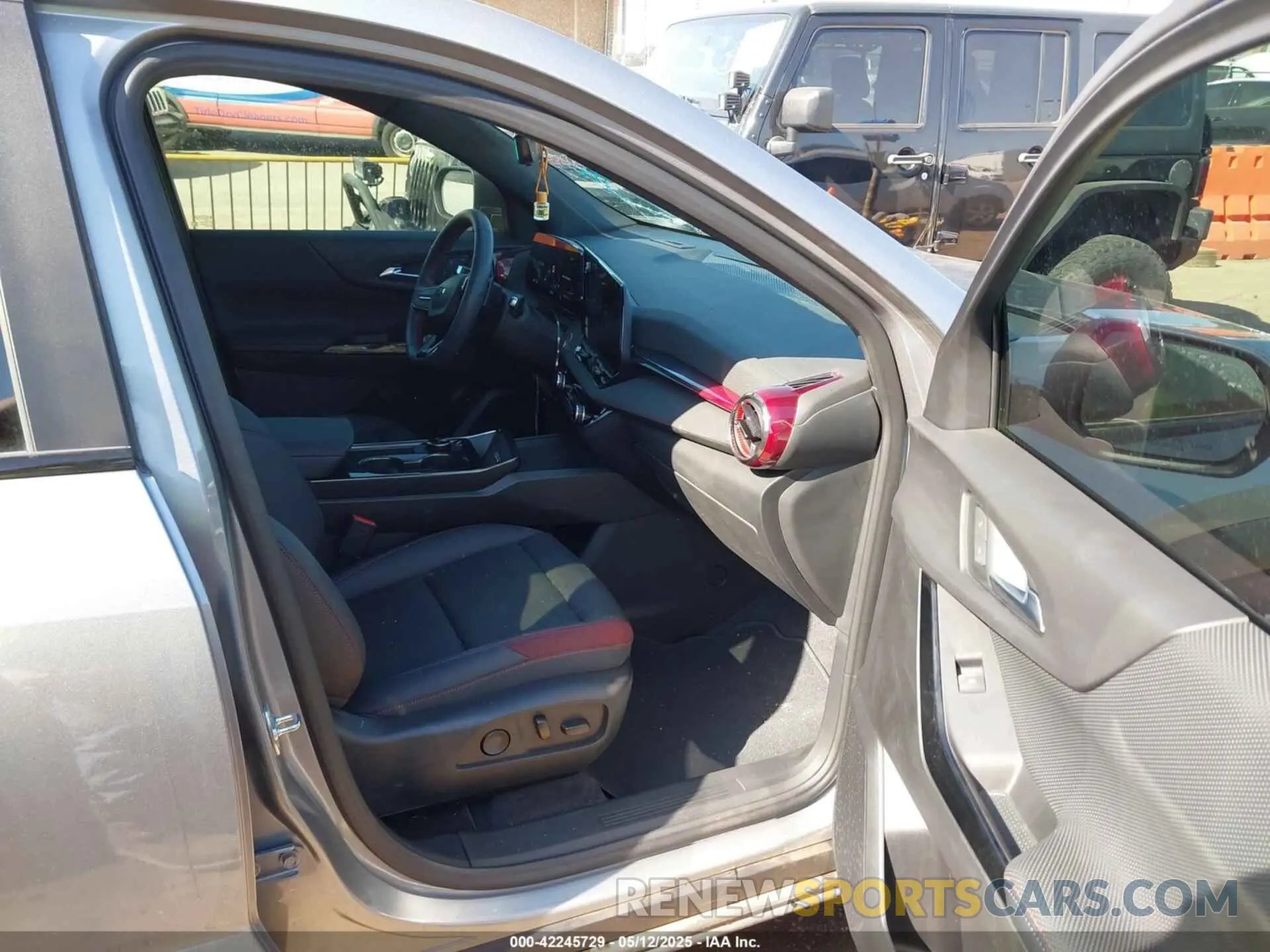 5 Photograph of a damaged car 3GNAXLEG7SL104814 CHEVROLET EQUINOX 2025