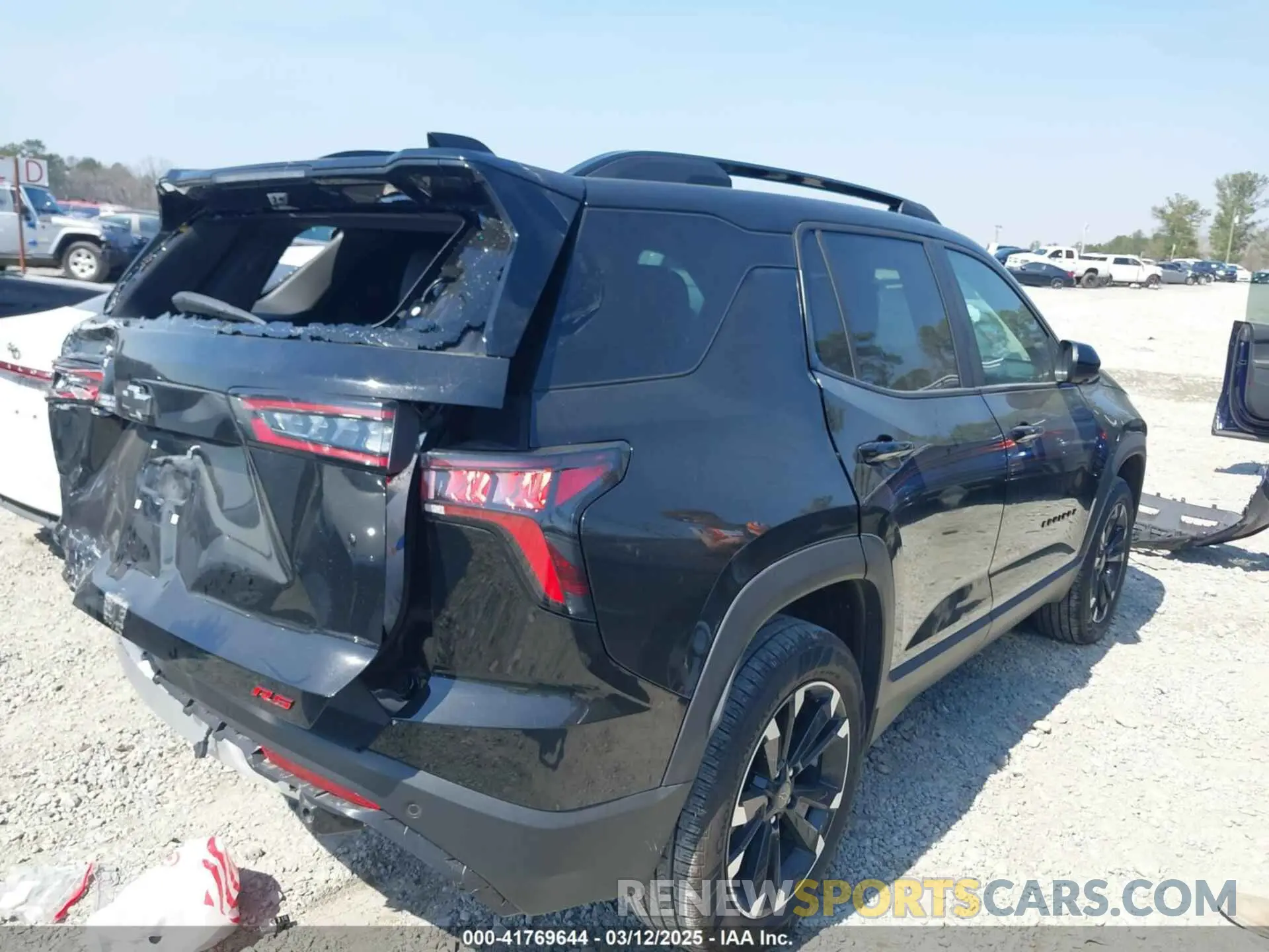 4 Photograph of a damaged car 3GNAXLEG7SL136601 CHEVROLET EQUINOX 2025