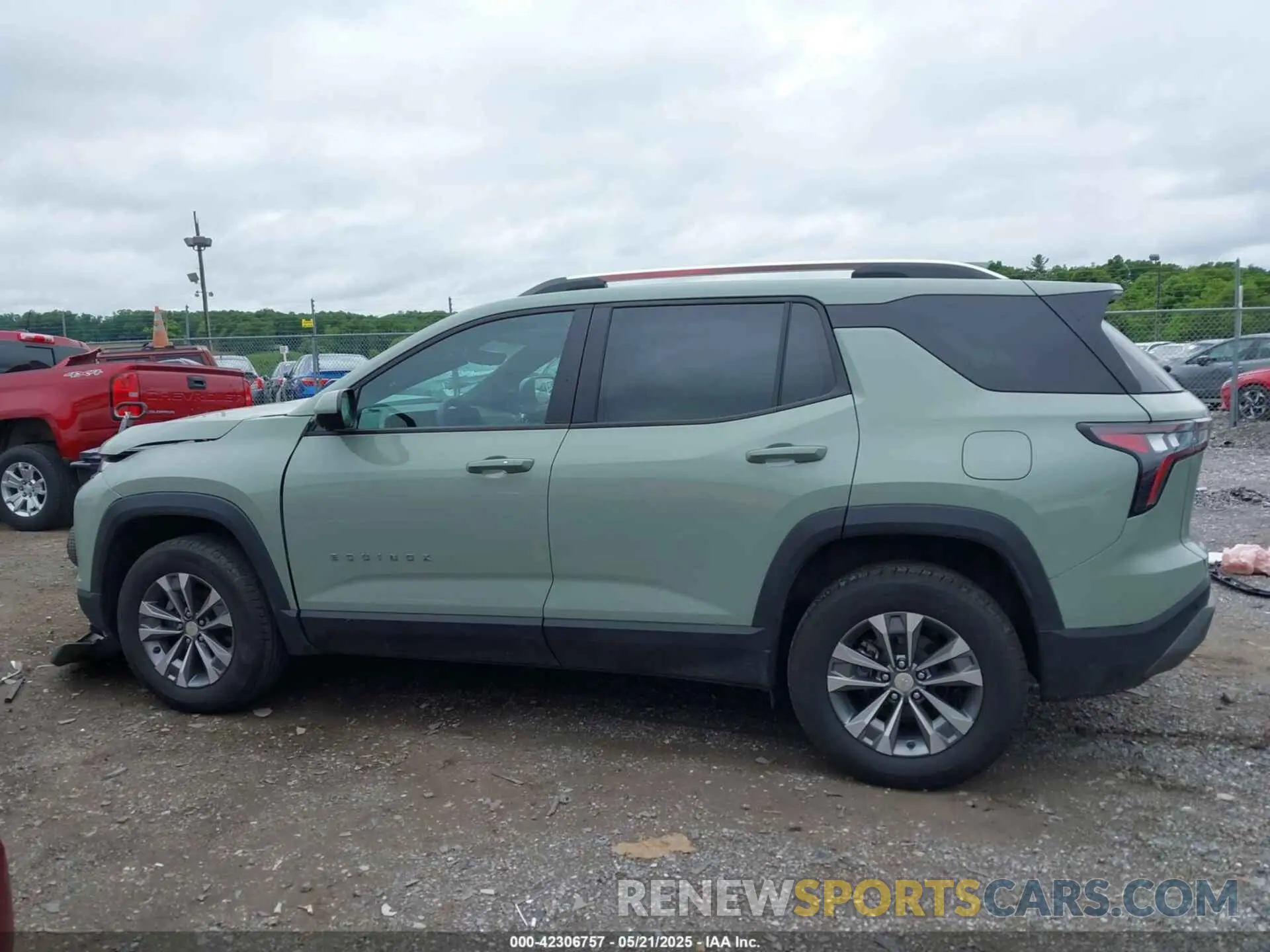 14 Photograph of a damaged car 3GNAXPEG0SL114558 CHEVROLET EQUINOX 2025