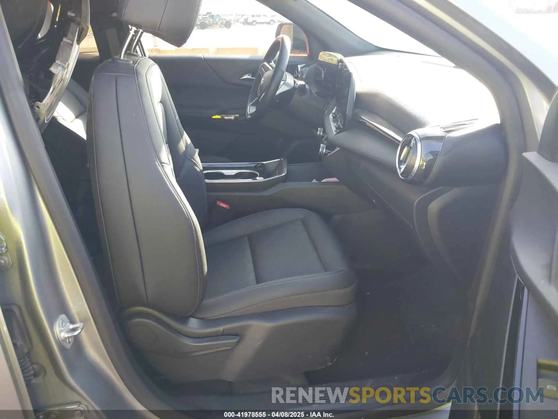 5 Photograph of a damaged car 3GNAXPEG4SL177985 CHEVROLET EQUINOX 2025
