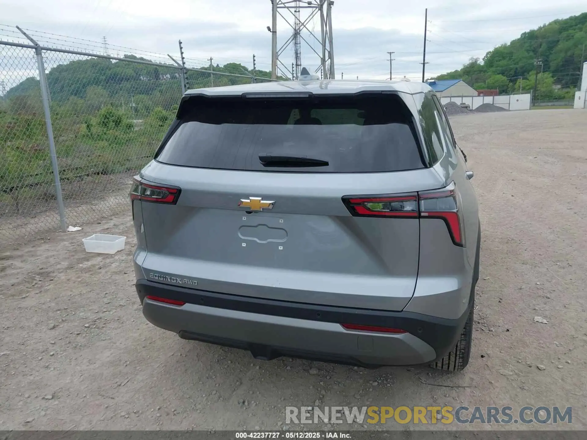 17 Photograph of a damaged car 3GNAXPEG4SL325018 CHEVROLET EQUINOX 2025