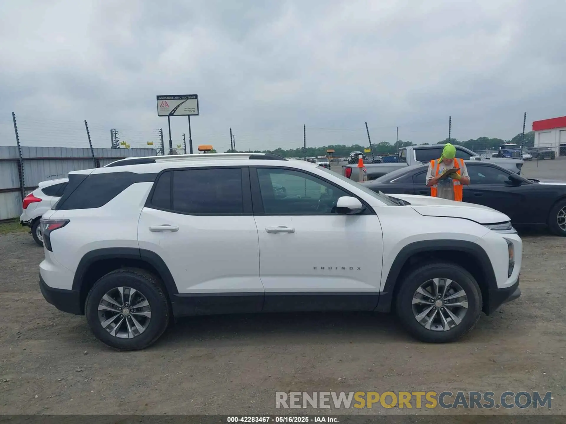 13 Photograph of a damaged car 3GNAXPEG5SL209424 CHEVROLET EQUINOX 2025