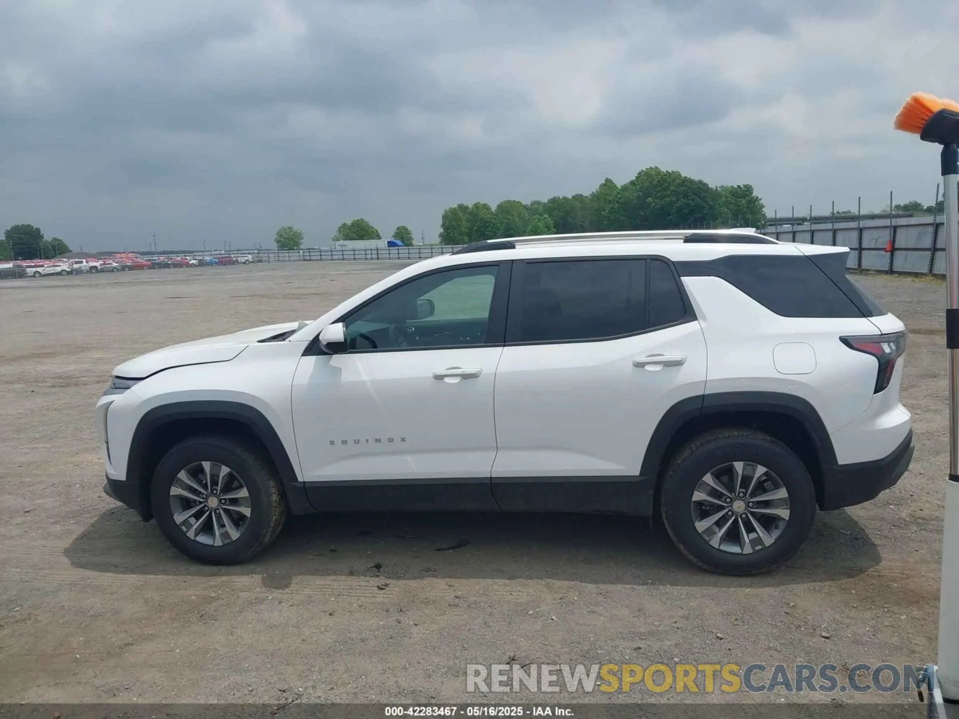 14 Photograph of a damaged car 3GNAXPEG5SL209424 CHEVROLET EQUINOX 2025
