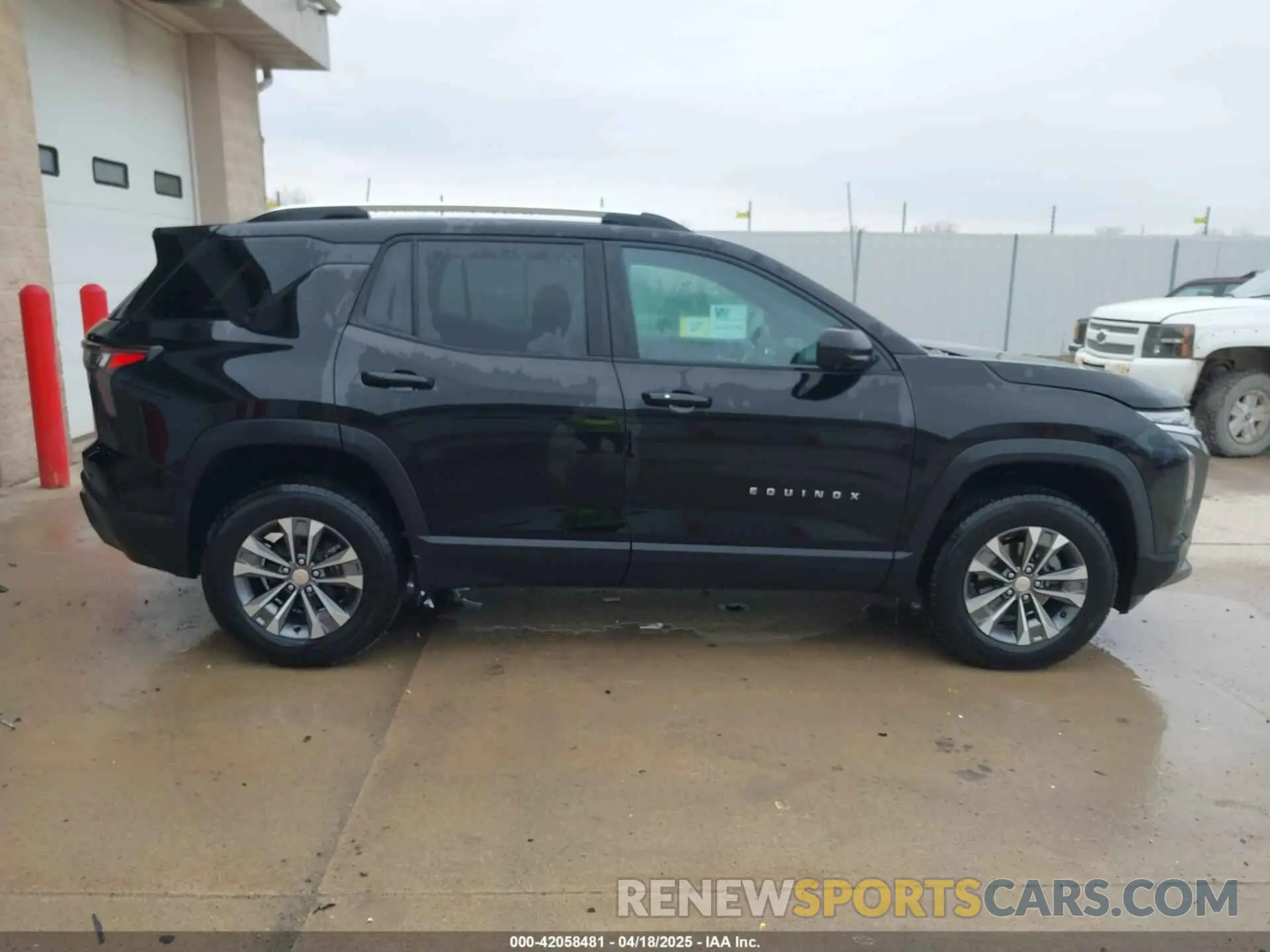 11 Photograph of a damaged car 3GNAXPEG6SL130778 CHEVROLET EQUINOX 2025