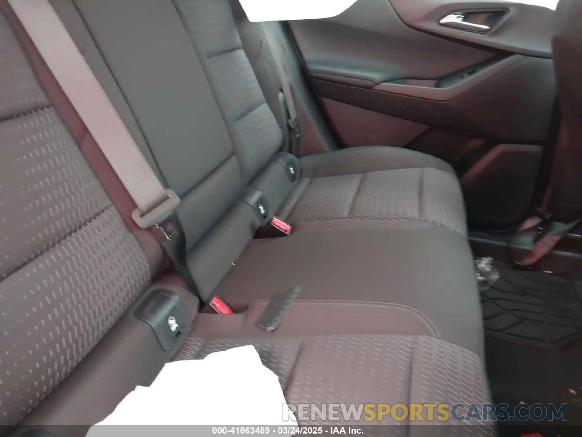 8 Photograph of a damaged car 3GNAXPEG8SL190562 CHEVROLET EQUINOX 2025