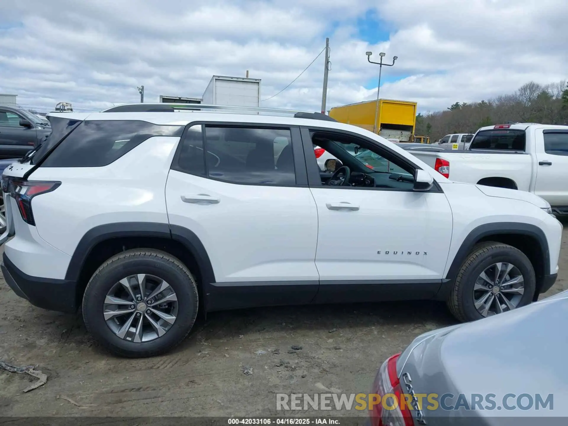 13 Photograph of a damaged car 3GNAXPEG8SL223205 CHEVROLET EQUINOX 2025