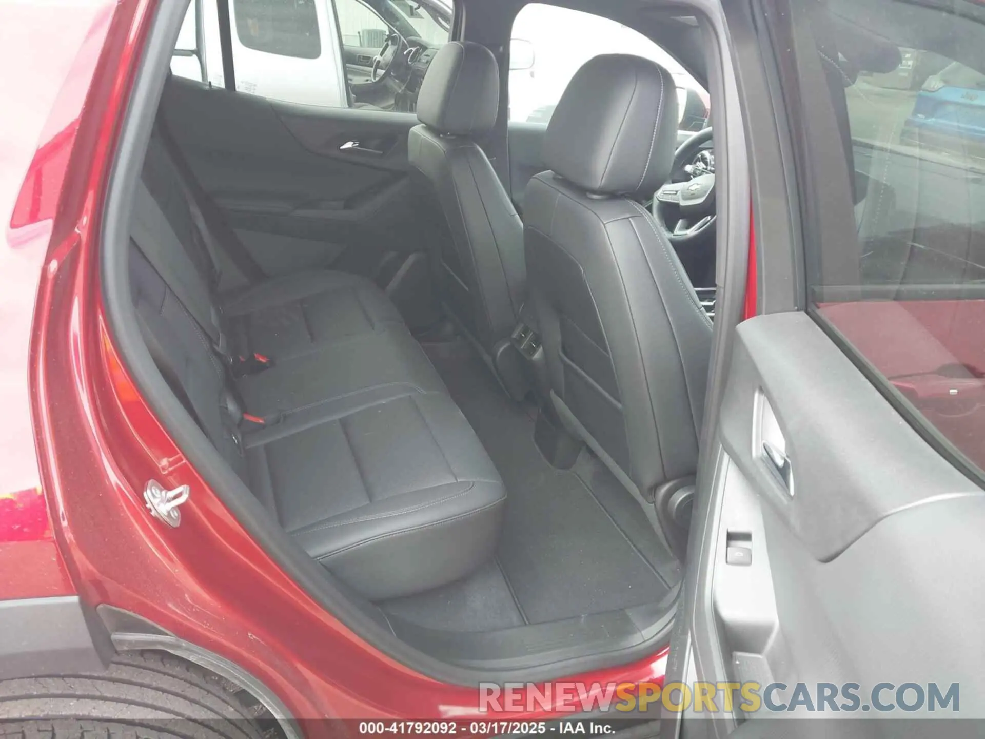 8 Photograph of a damaged car 3GNAXPEG9SL102134 CHEVROLET EQUINOX 2025