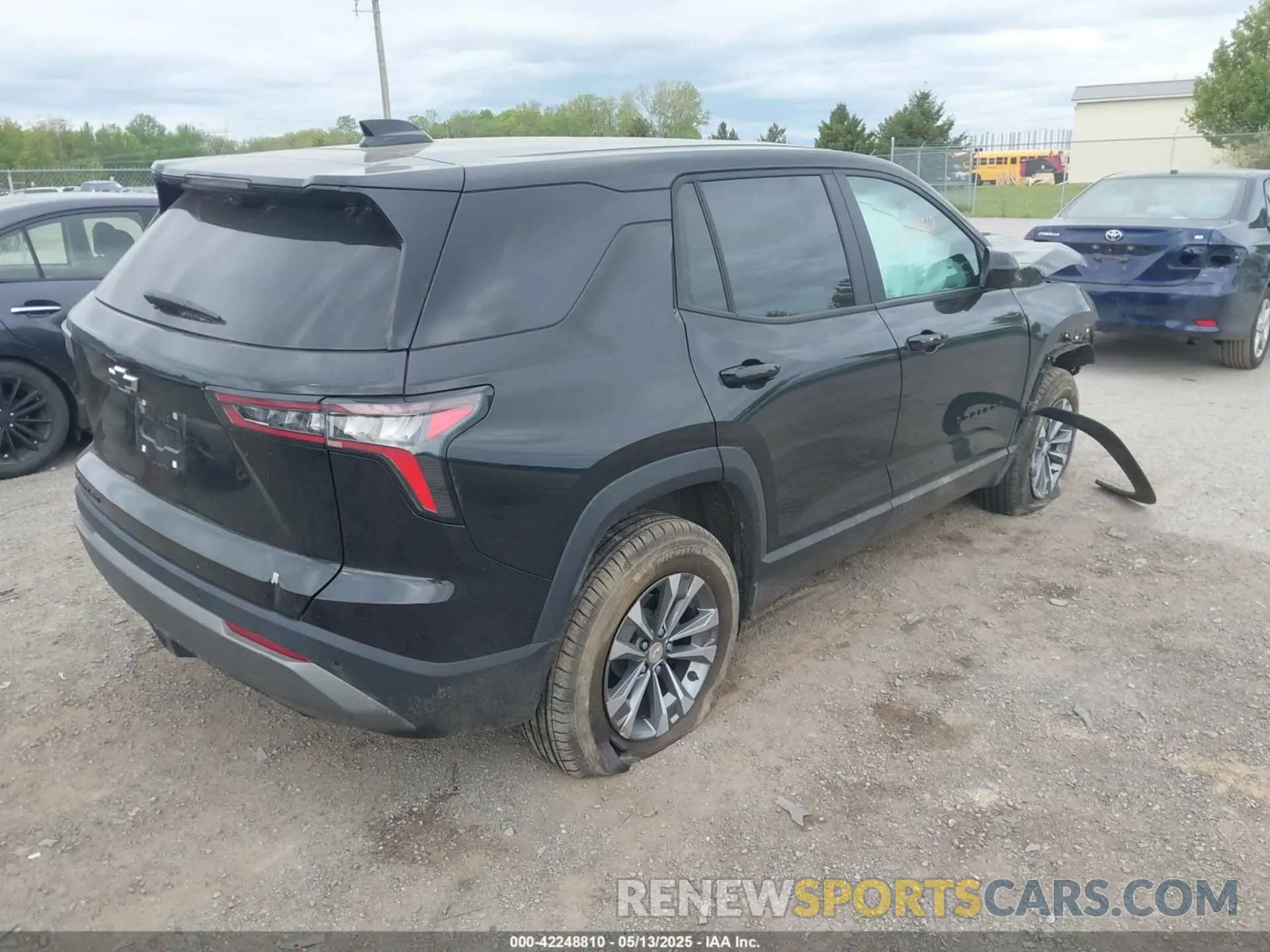4 Photograph of a damaged car 3GNAXPEG9SL126885 CHEVROLET EQUINOX 2025