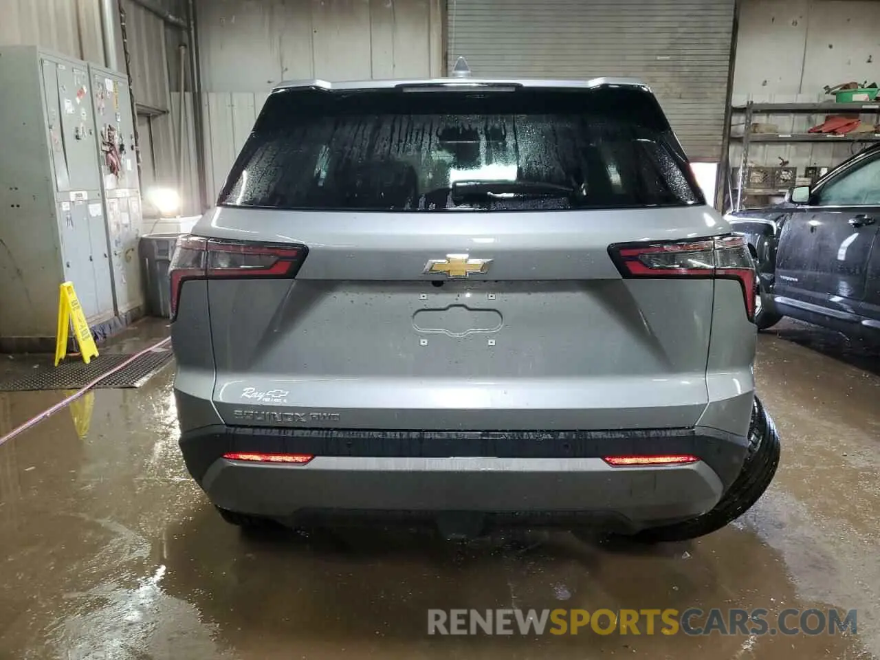 6 Photograph of a damaged car 3GNAXPEGXSL243021 CHEVROLET EQUINOX 2025