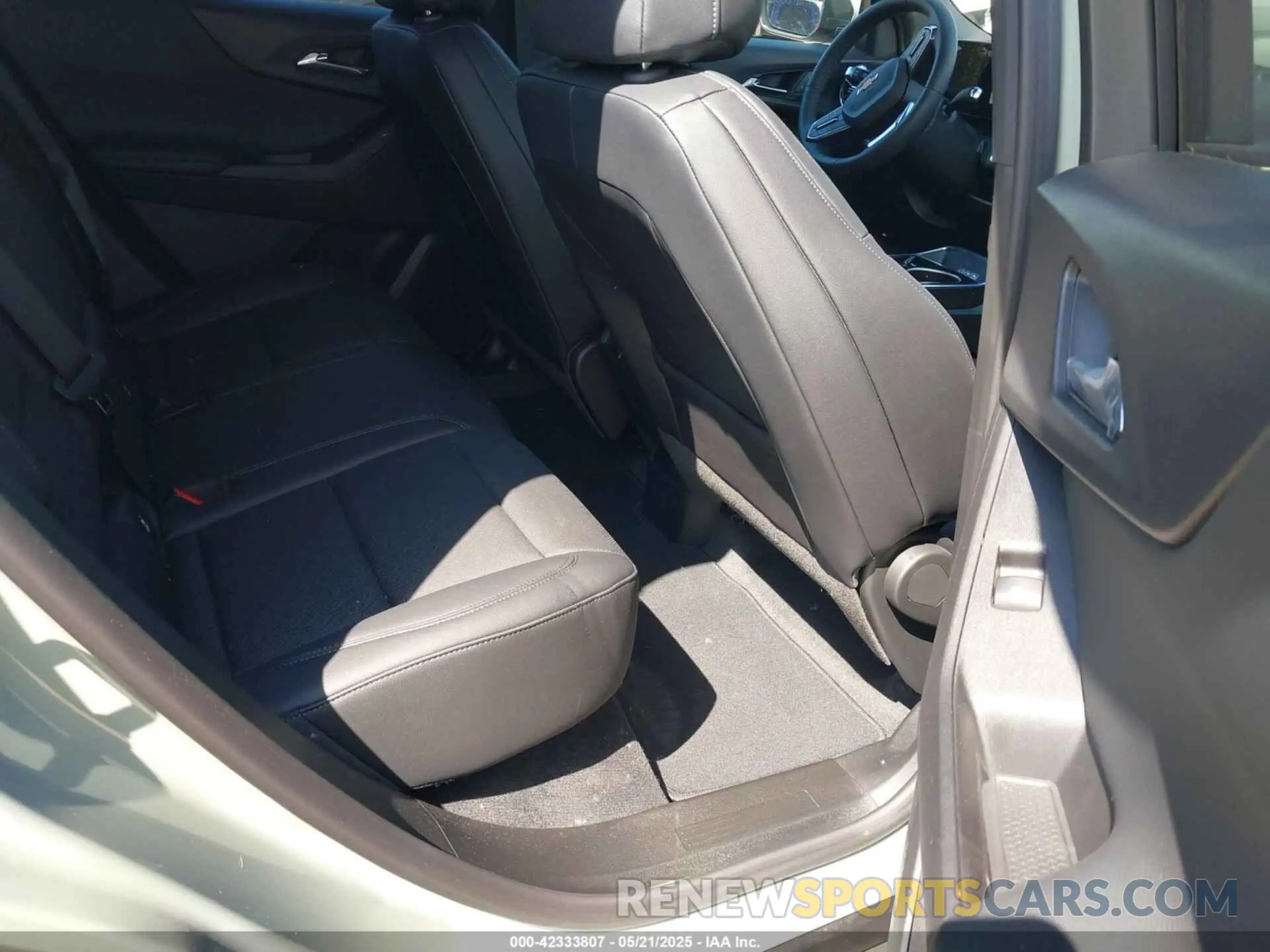 8 Photograph of a damaged car 3GNAXPEGXSL304786 CHEVROLET EQUINOX 2025