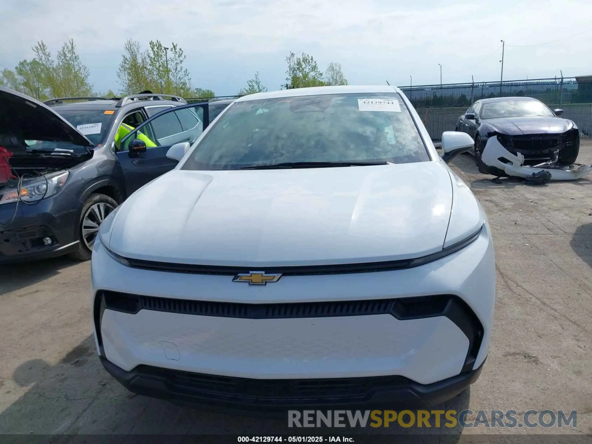 12 Photograph of a damaged car 3GN7DLRP1SS142641 CHEVROLET EQUINOX EV 2025