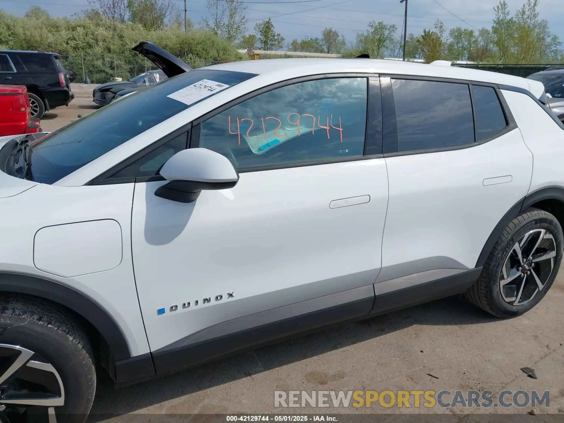 14 Photograph of a damaged car 3GN7DLRP1SS142641 CHEVROLET EQUINOX EV 2025