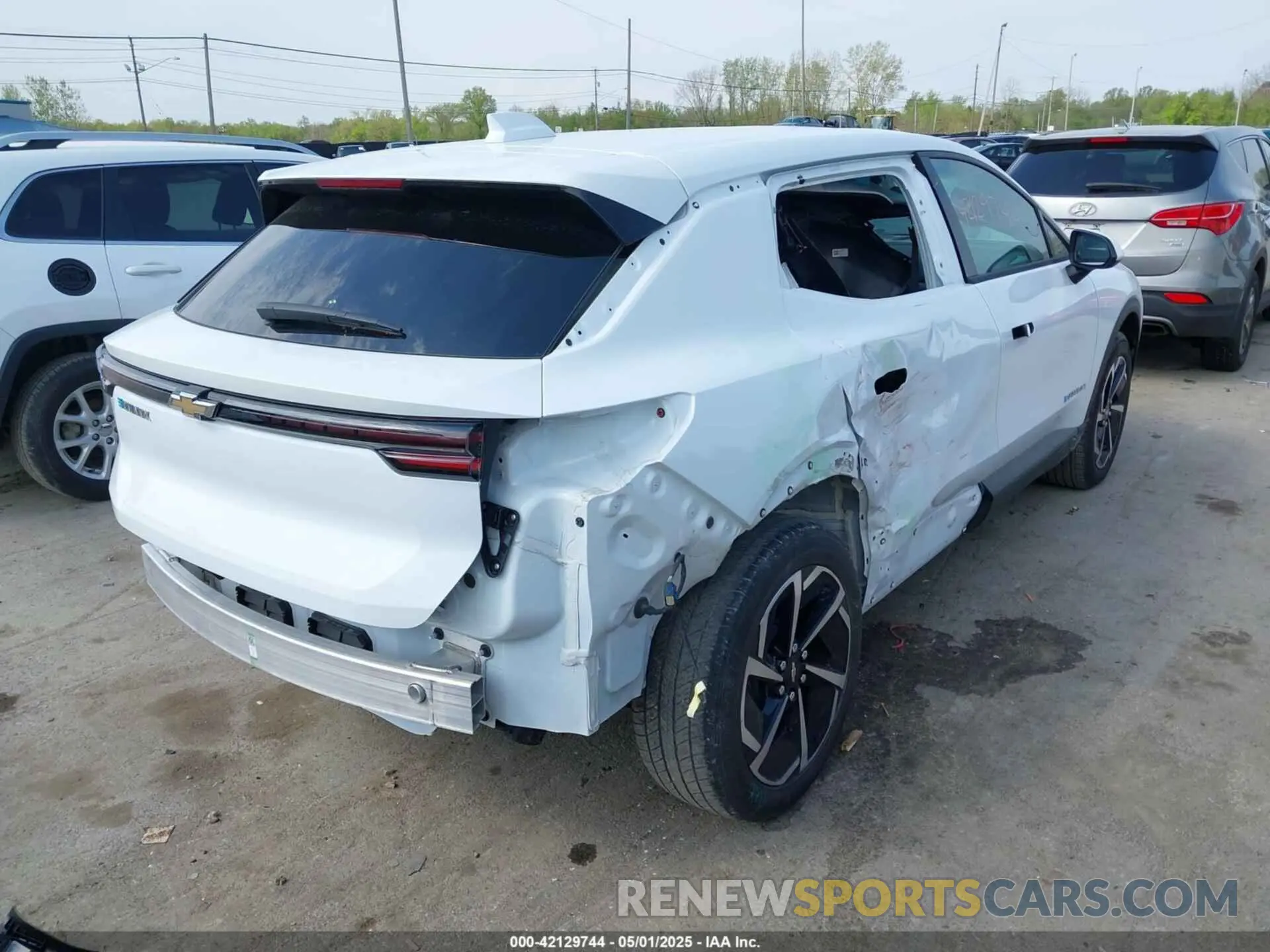 4 Photograph of a damaged car 3GN7DLRP1SS142641 CHEVROLET EQUINOX EV 2025
