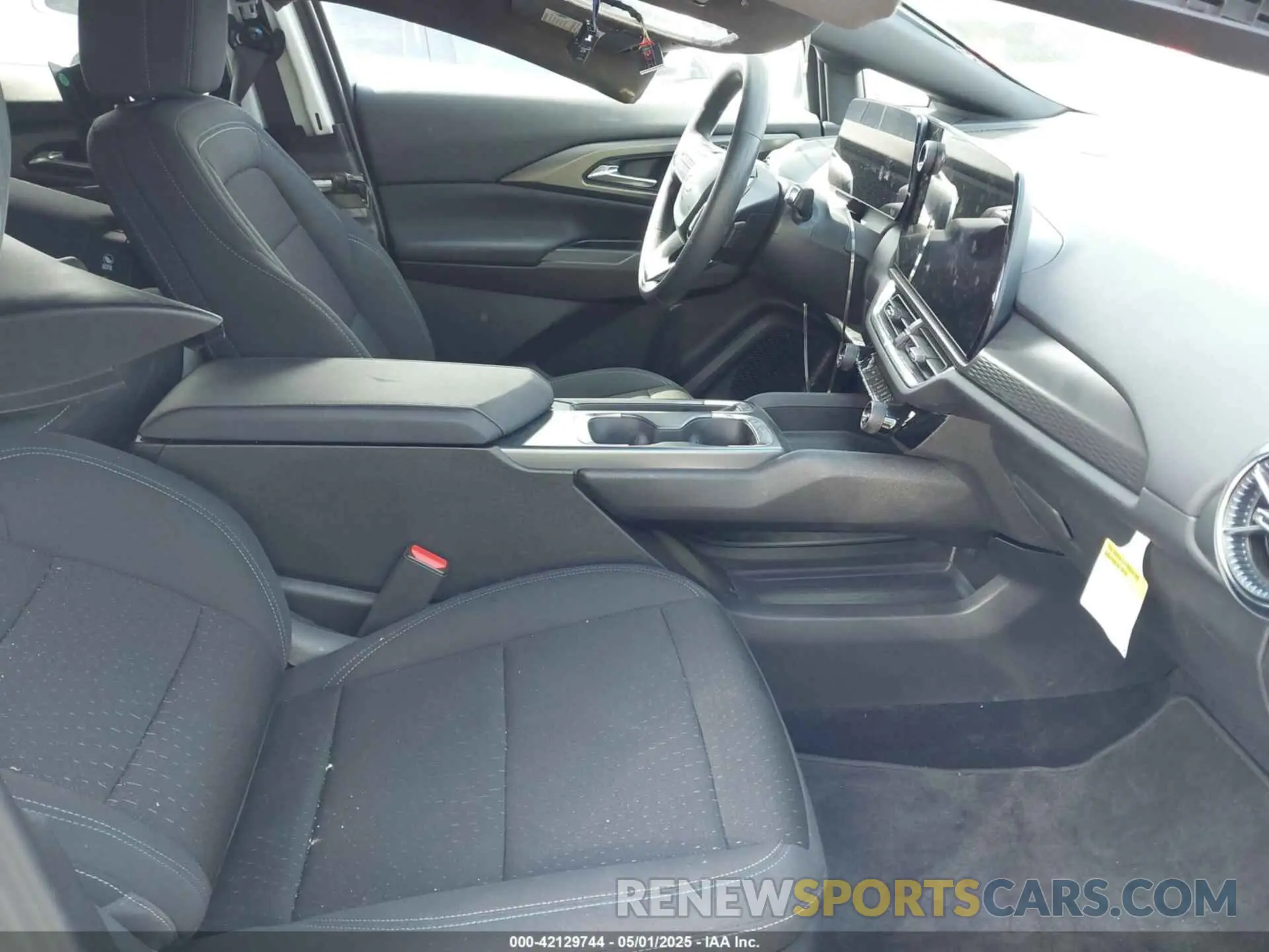 5 Photograph of a damaged car 3GN7DLRP1SS142641 CHEVROLET EQUINOX EV 2025