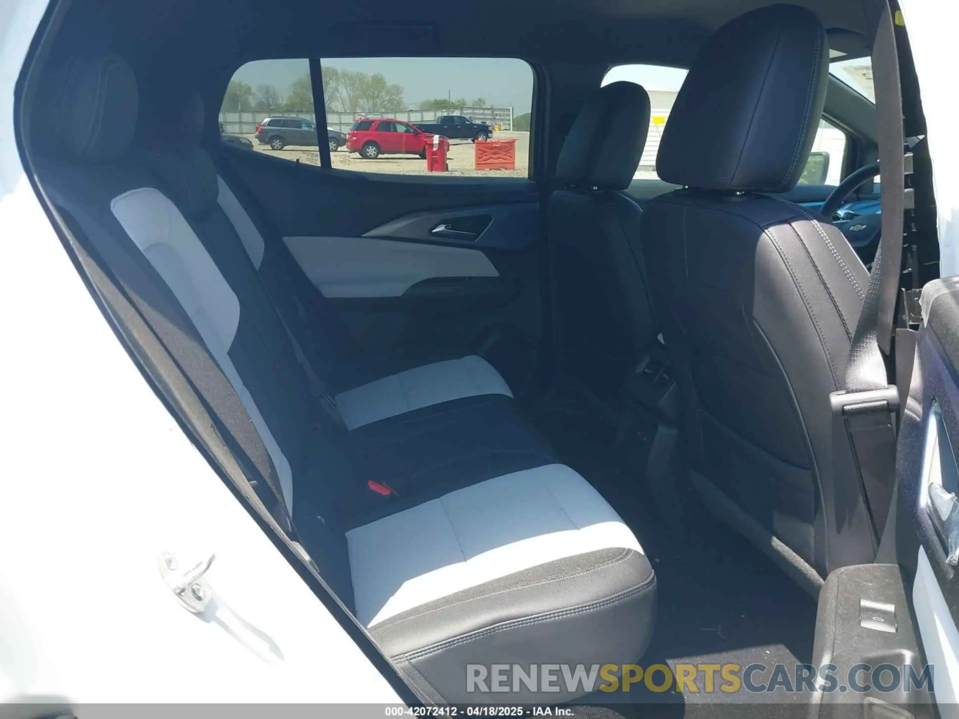 8 Photograph of a damaged car 3GN7DLRP9SS111427 CHEVROLET EQUINOX EV 2025