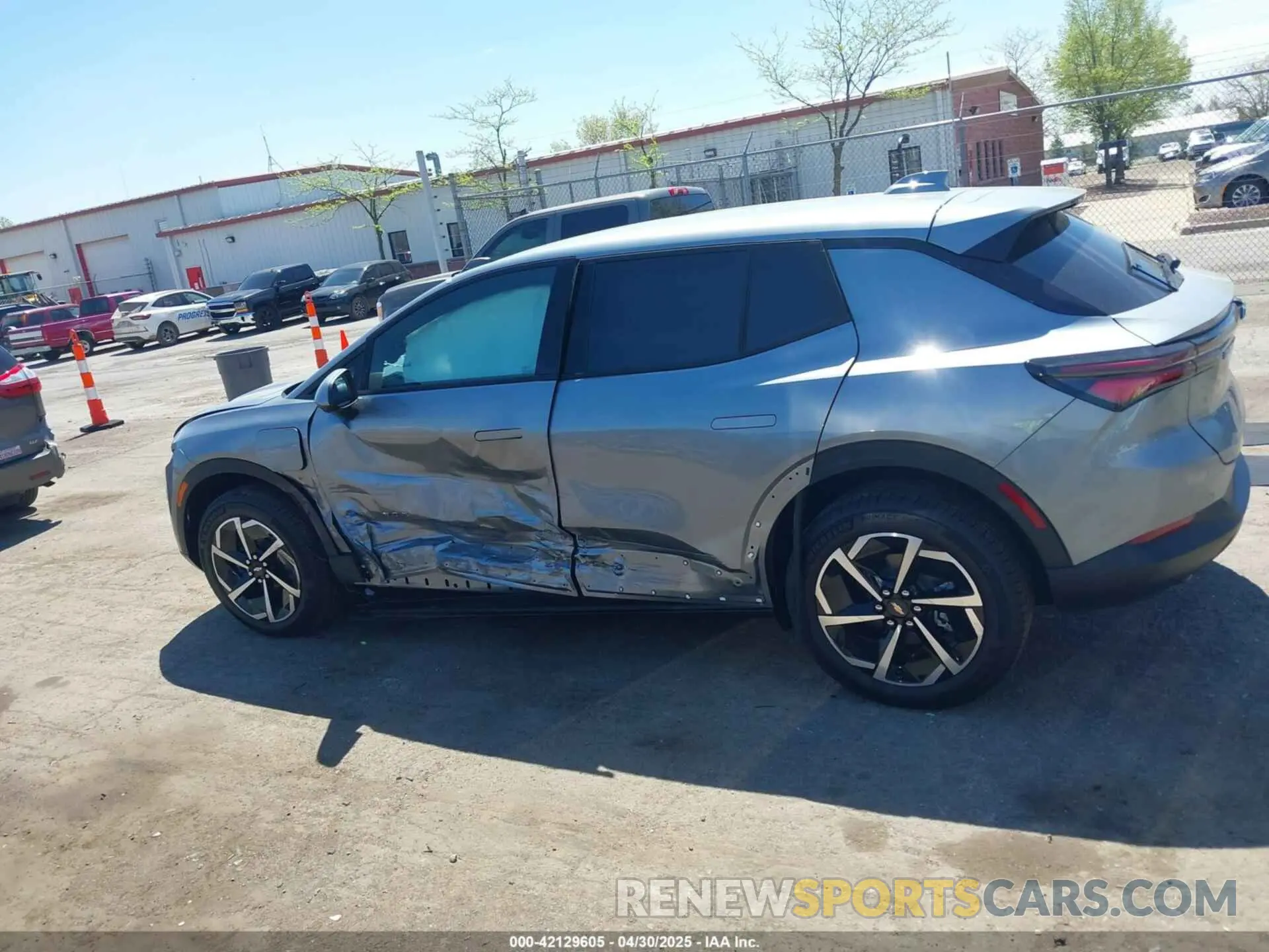 13 Photograph of a damaged car 3GN7DLRR9SS198571 CHEVROLET EQUINOX EV 2025