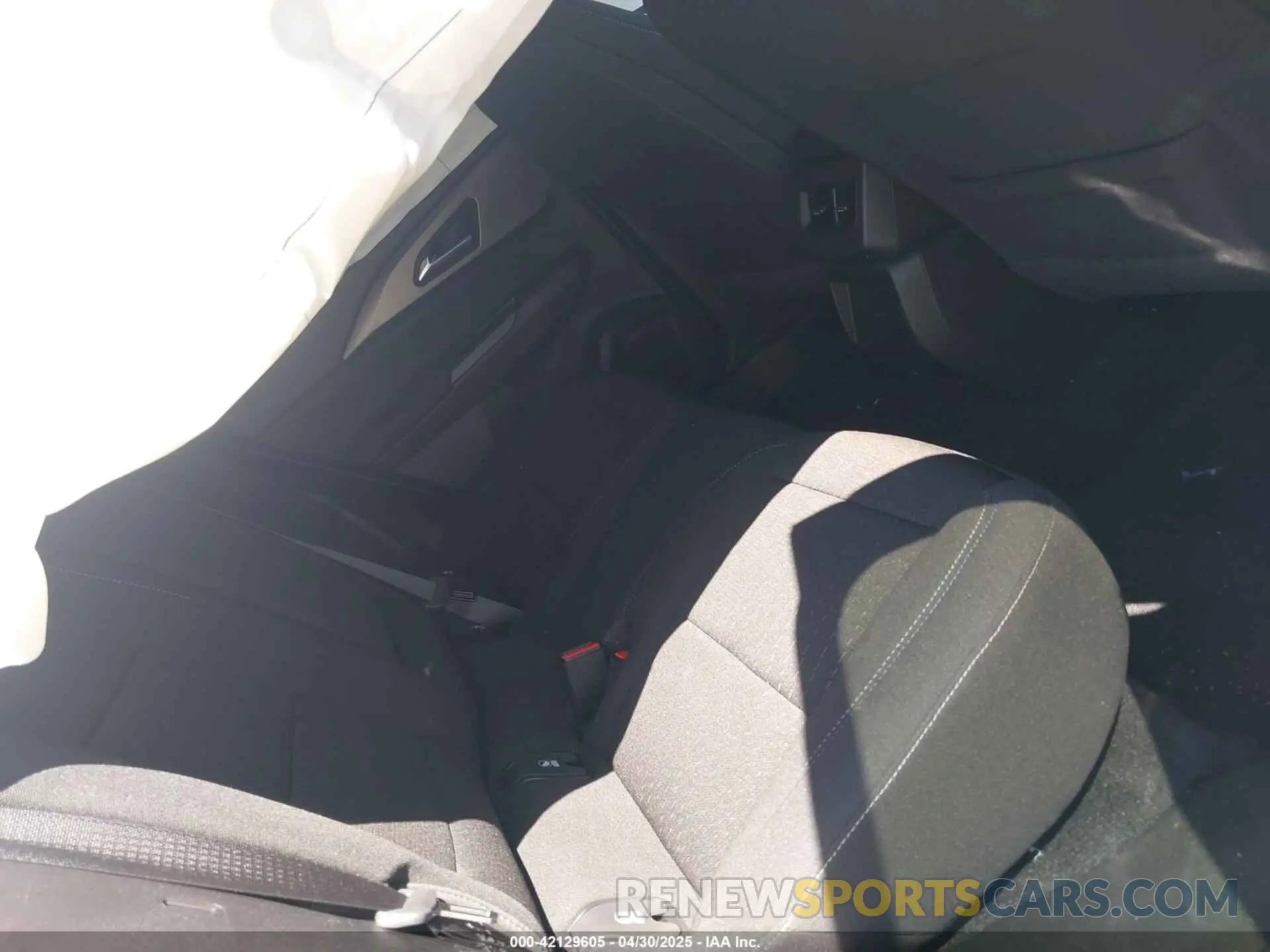 8 Photograph of a damaged car 3GN7DLRR9SS198571 CHEVROLET EQUINOX EV 2025
