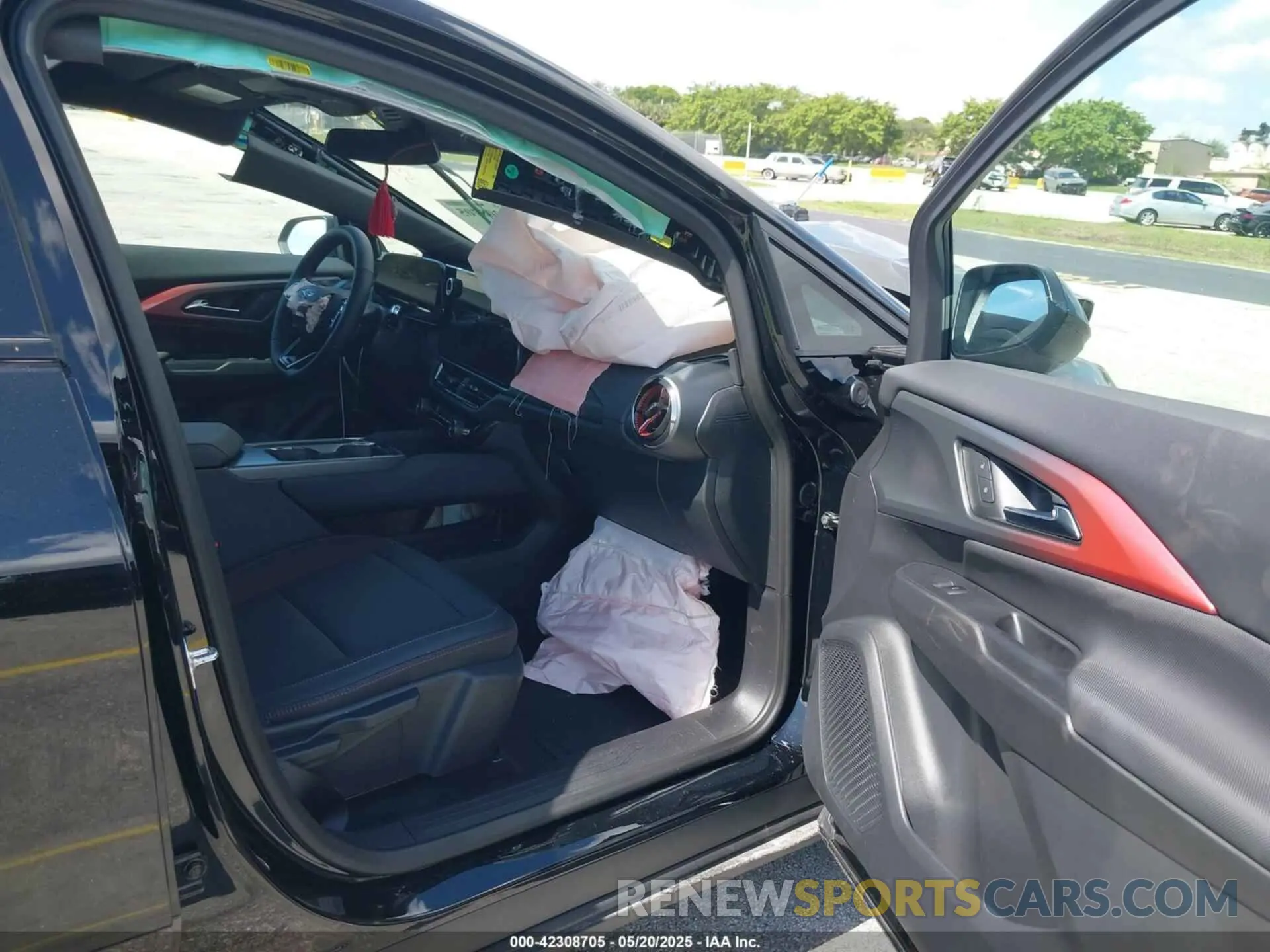 5 Photograph of a damaged car 3GN7DSRP5SS157203 CHEVROLET EQUINOX EV 2025