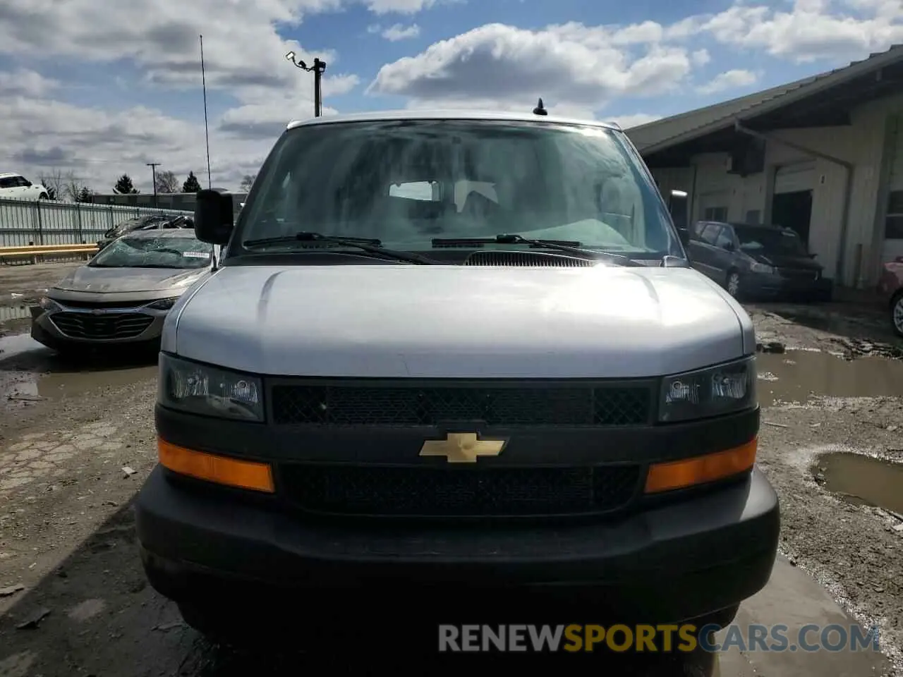 5 Photograph of a damaged car 1GAZGNFG9K1210963 CHEVROLET EXPRESS 2019