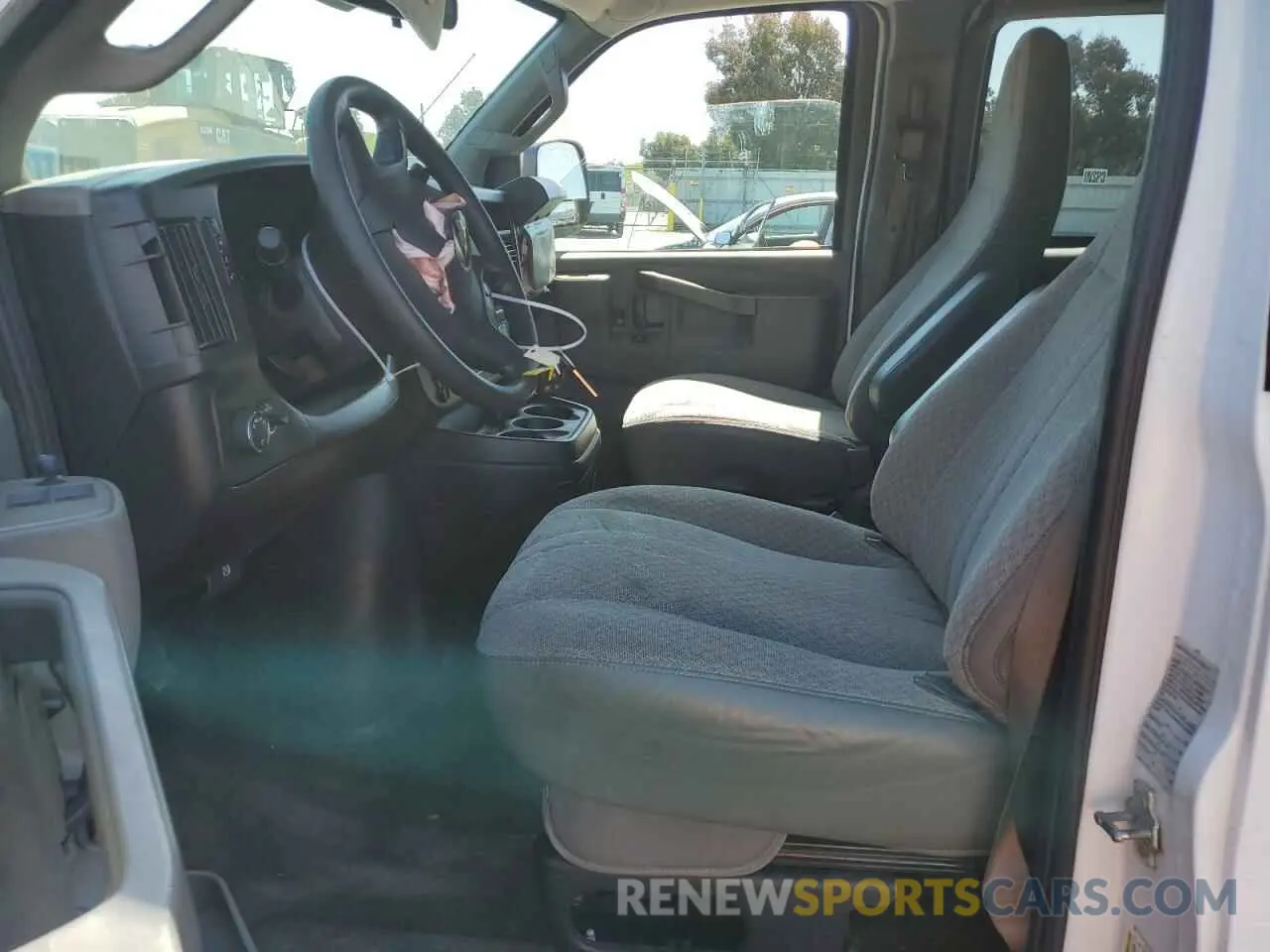 7 Photograph of a damaged car 1GAZGPFG0K1196401 CHEVROLET EXPRESS 2019