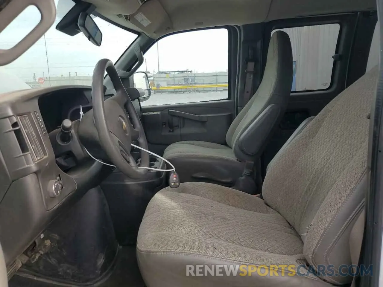 7 Photograph of a damaged car 1GAZGPFG0K1299835 CHEVROLET EXPRESS 2019