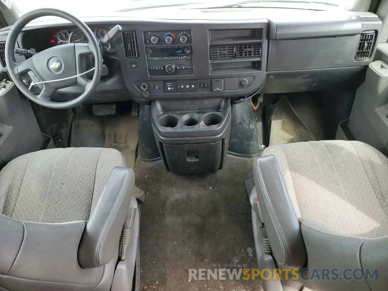 8 Photograph of a damaged car 1GAZGPFG7K1213856 CHEVROLET EXPRESS 2019