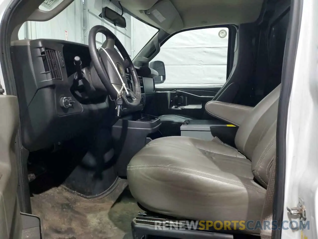 7 Photograph of a damaged car 1GCWGAFGXK1234224 CHEVROLET EXPRESS 2019