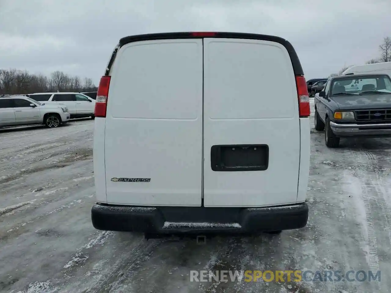 6 Photograph of a damaged car 1GCWGAFGXK1313599 CHEVROLET EXPRESS 2019