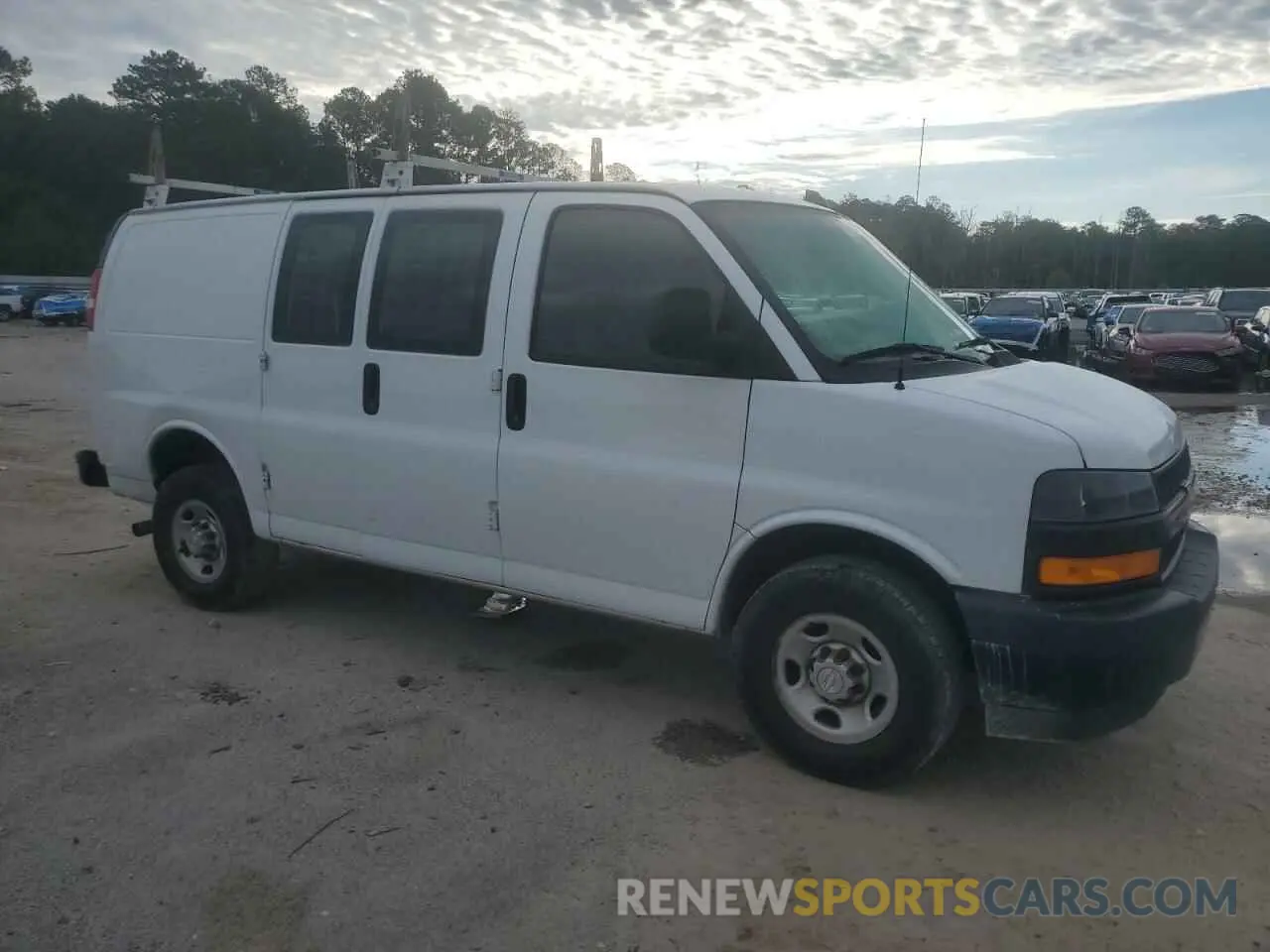 4 Photograph of a damaged car 1GCWGAFP1K1169683 CHEVROLET EXPRESS 2019